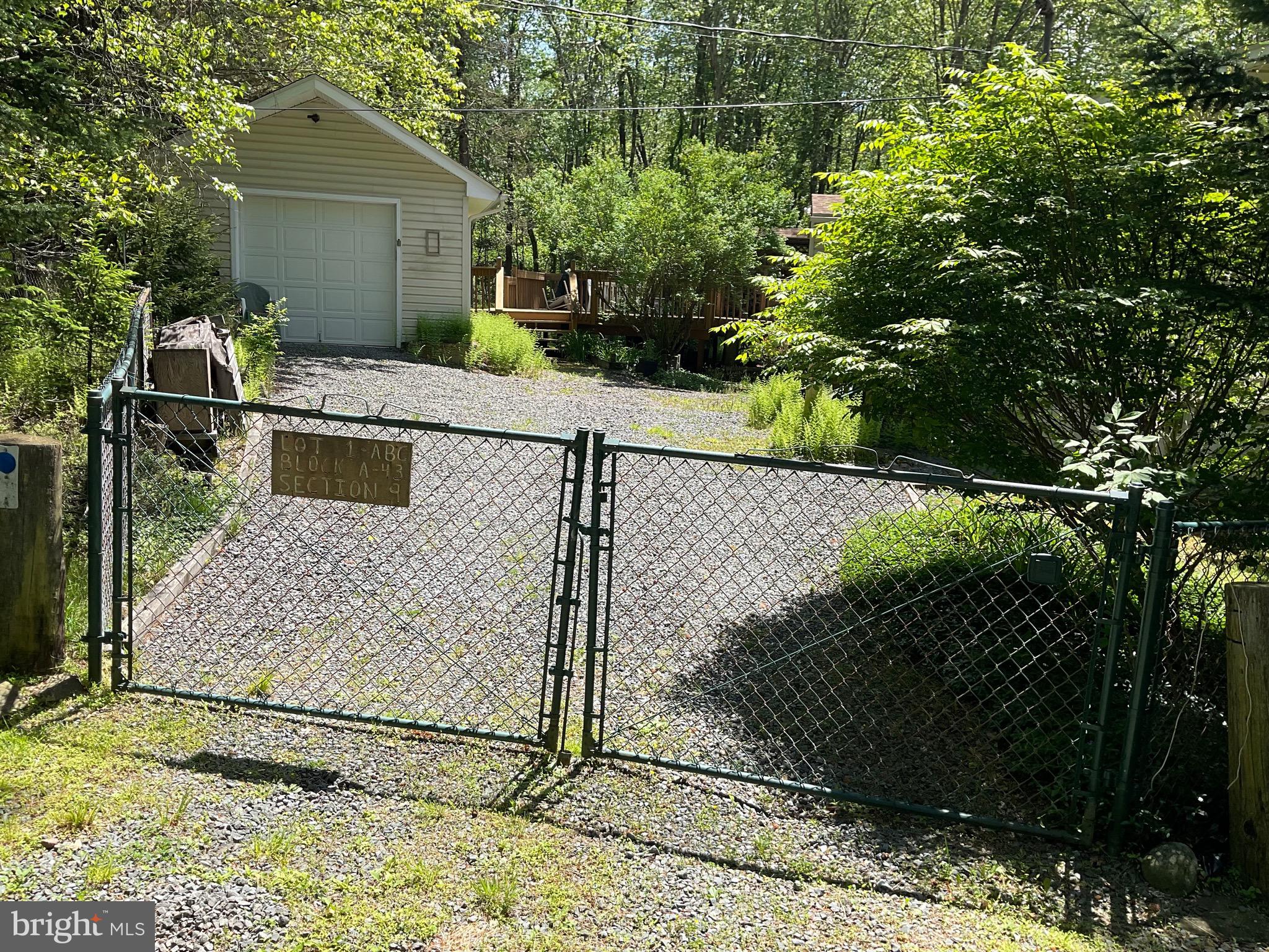 ARROWHEAD  LAKES - Residential