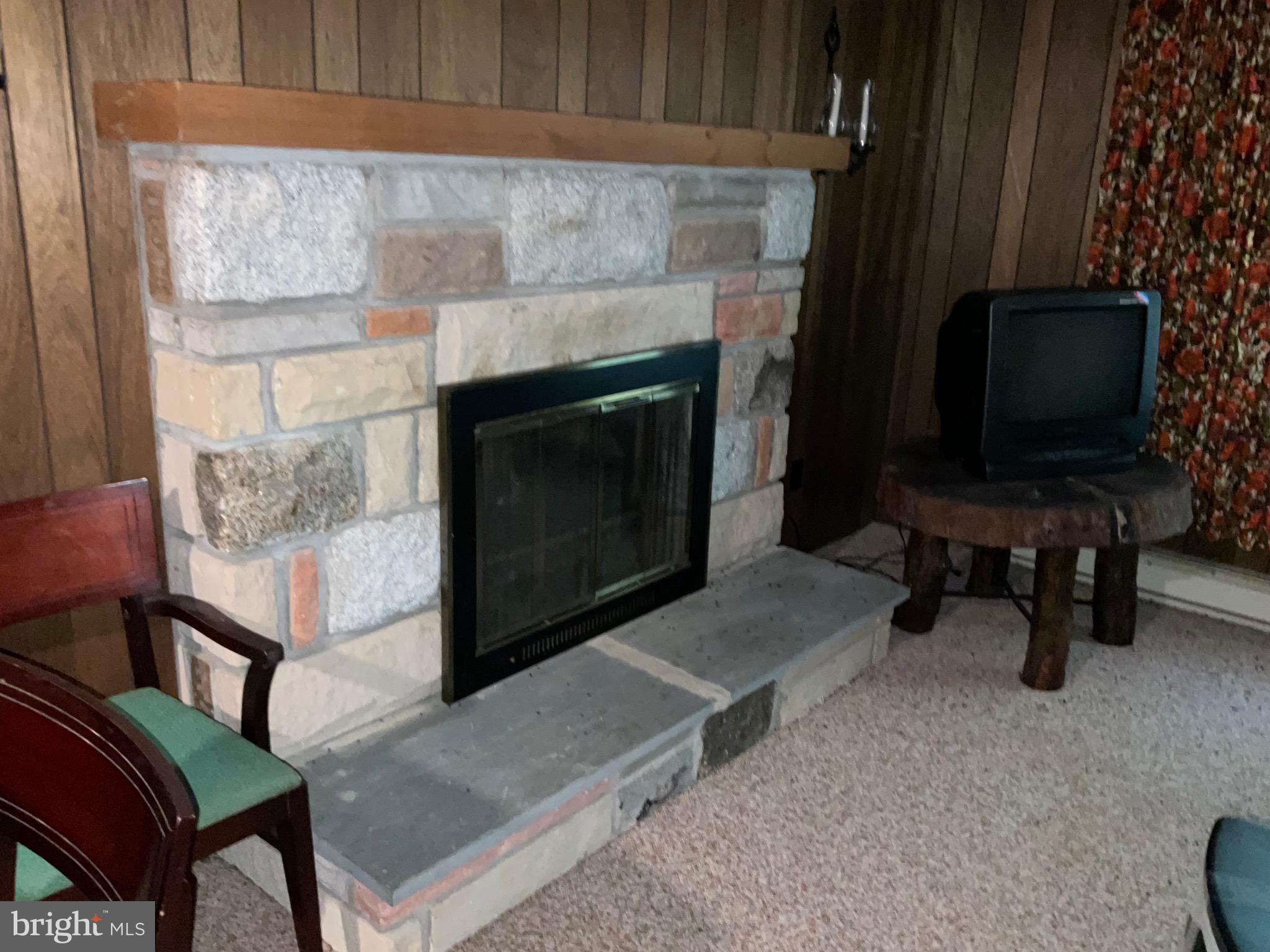 ARROWHEAD  LAKES - Residential