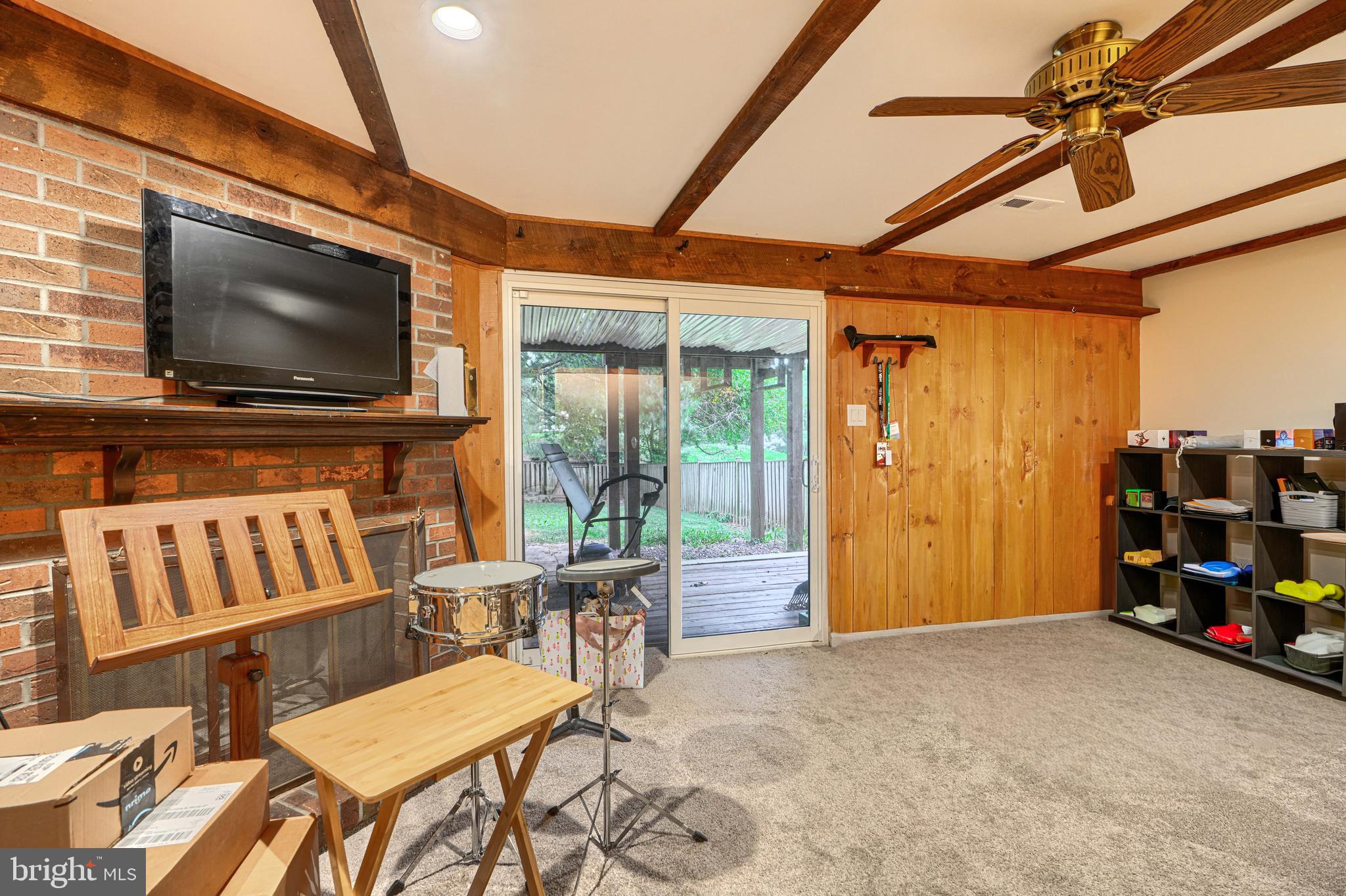 CONSTANT FRIENDSHIP - Residential