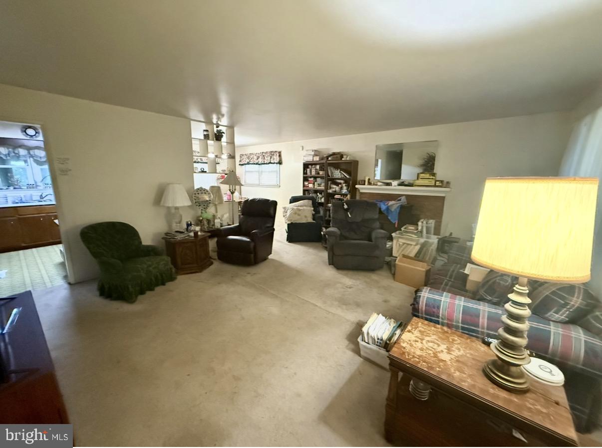 COUNTRY CLUB MANOR - Residential