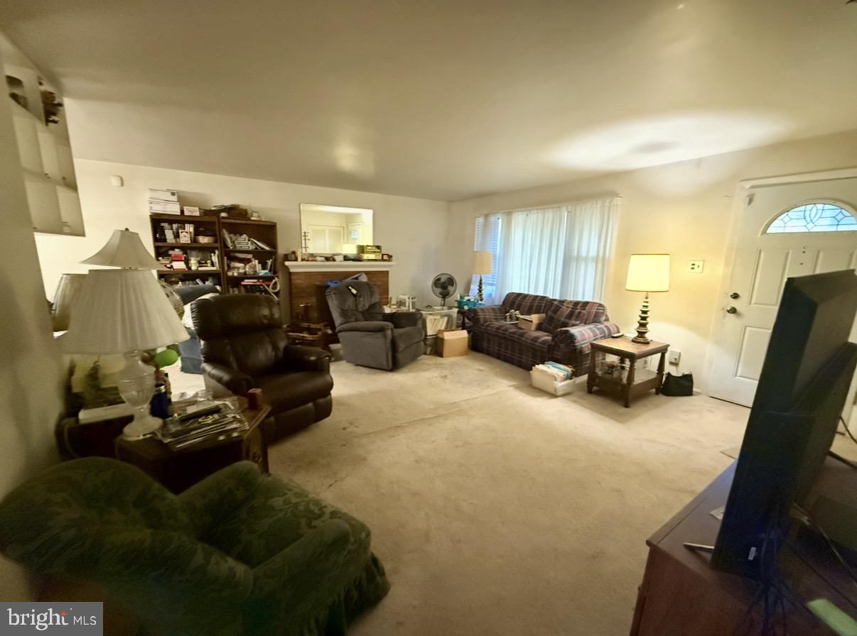 COUNTRY CLUB MANOR - Residential