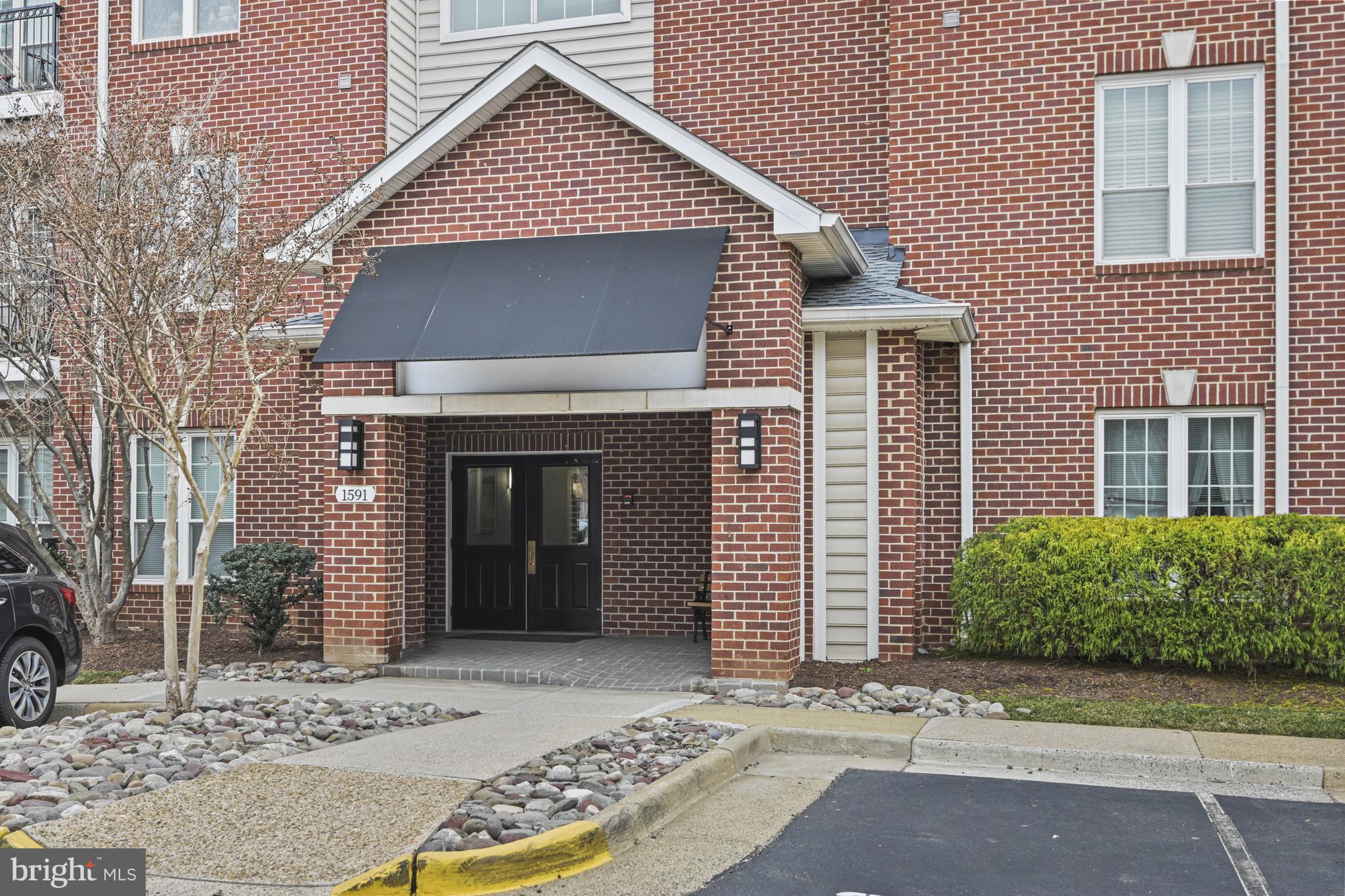 GATES OF MCLEAN - Residential