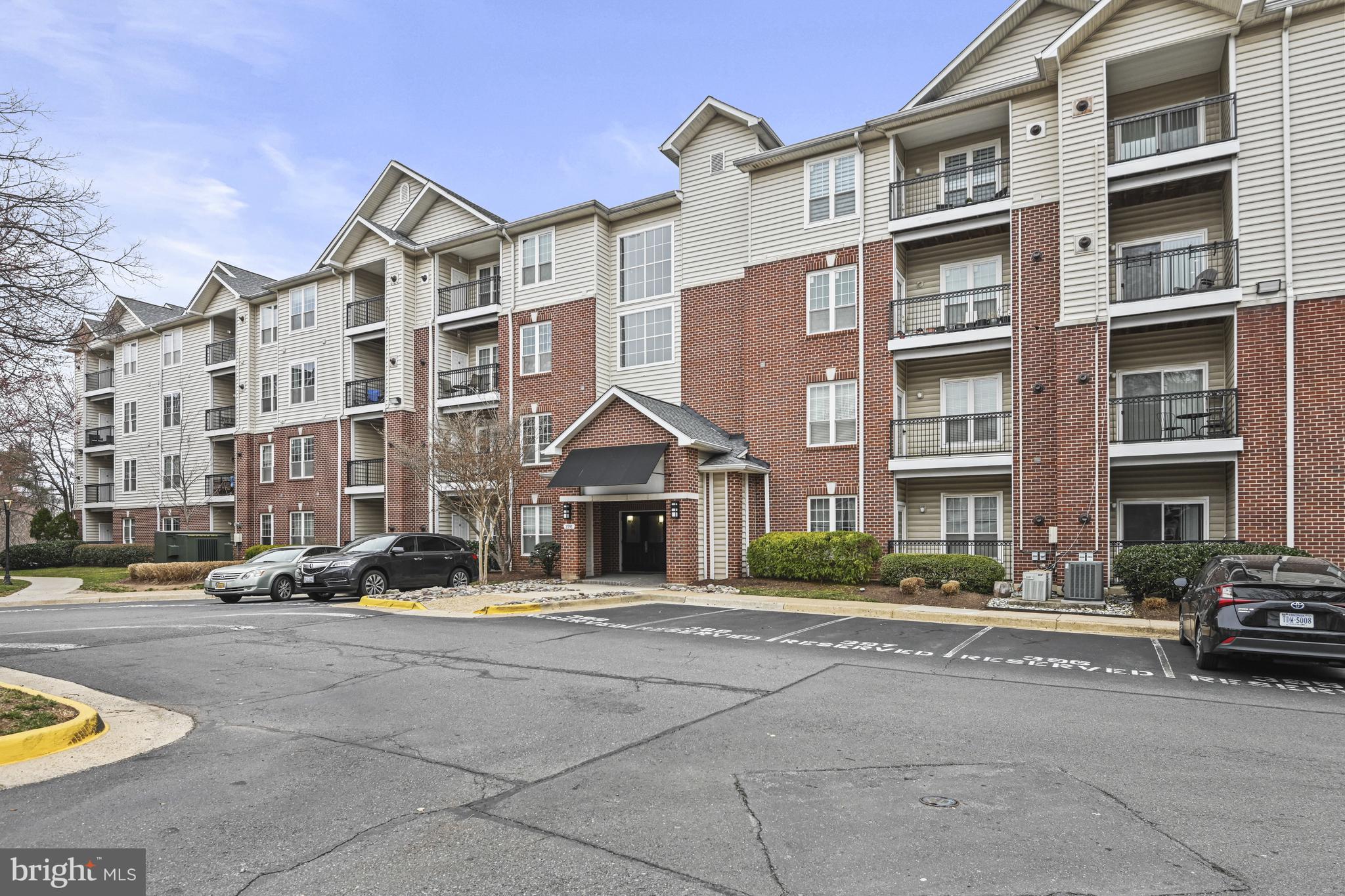 GATES OF MCLEAN - Residential