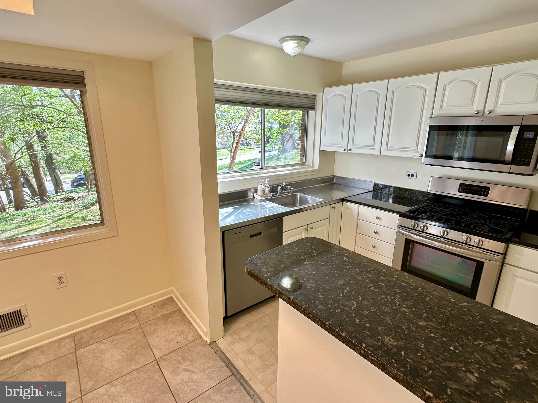 PARKSIDE CONDOMINIUMS - Residential Lease