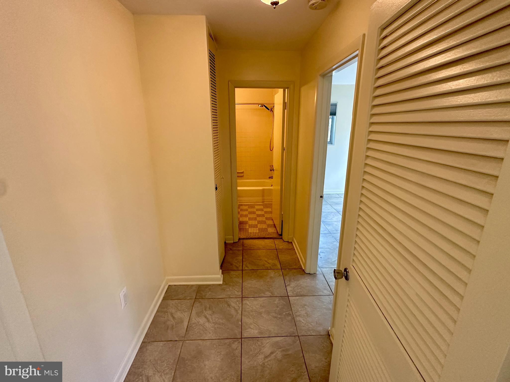 PARKSIDE CONDOMINIUMS - Residential Lease
