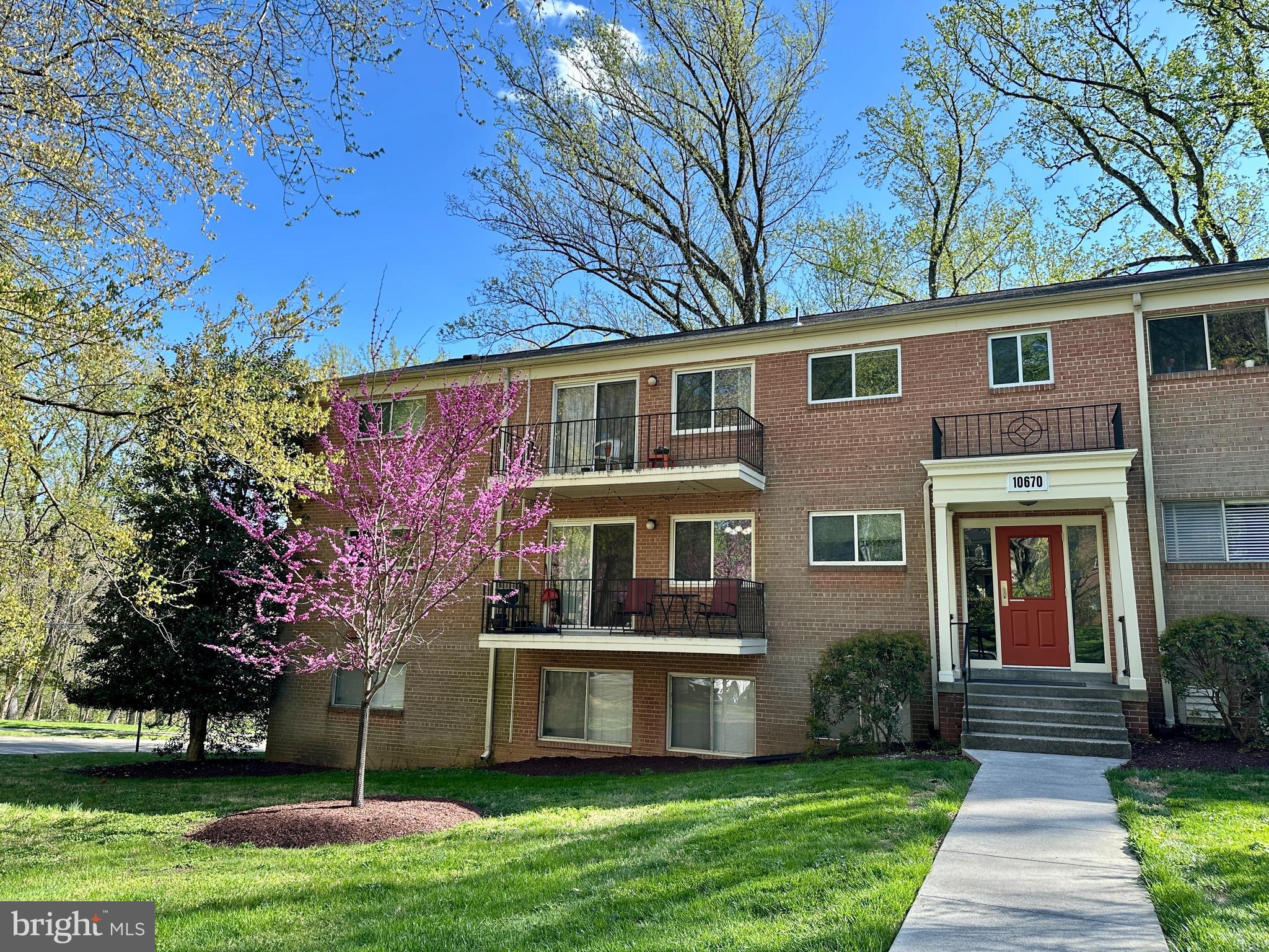 1-bed/1-bath condo in the renowned Bethesda Parkside community. This condo features modern finishes, updated kitchen, and private rear patio entrance. Residents enjoy access to amenities such as community pool, tennis courts, and walking trails. Located just moments away from downtown Bethesda, Metro, shopping, and more. UTILITIES INCLUDED!