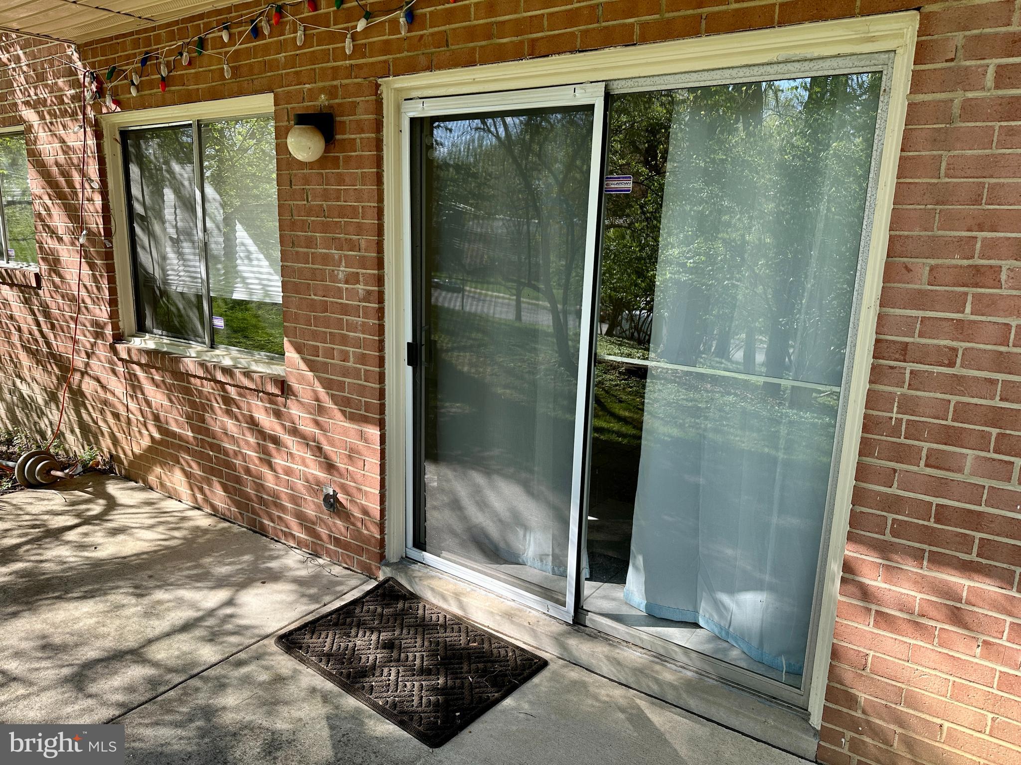 PARKSIDE CONDOMINIUMS - Residential Lease