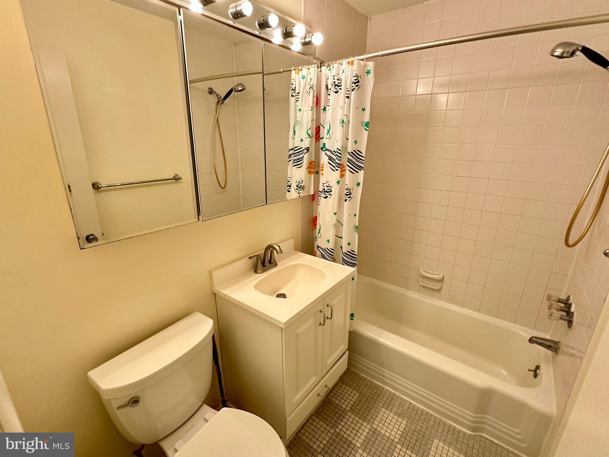 PARKSIDE CONDOMINIUMS - Residential Lease