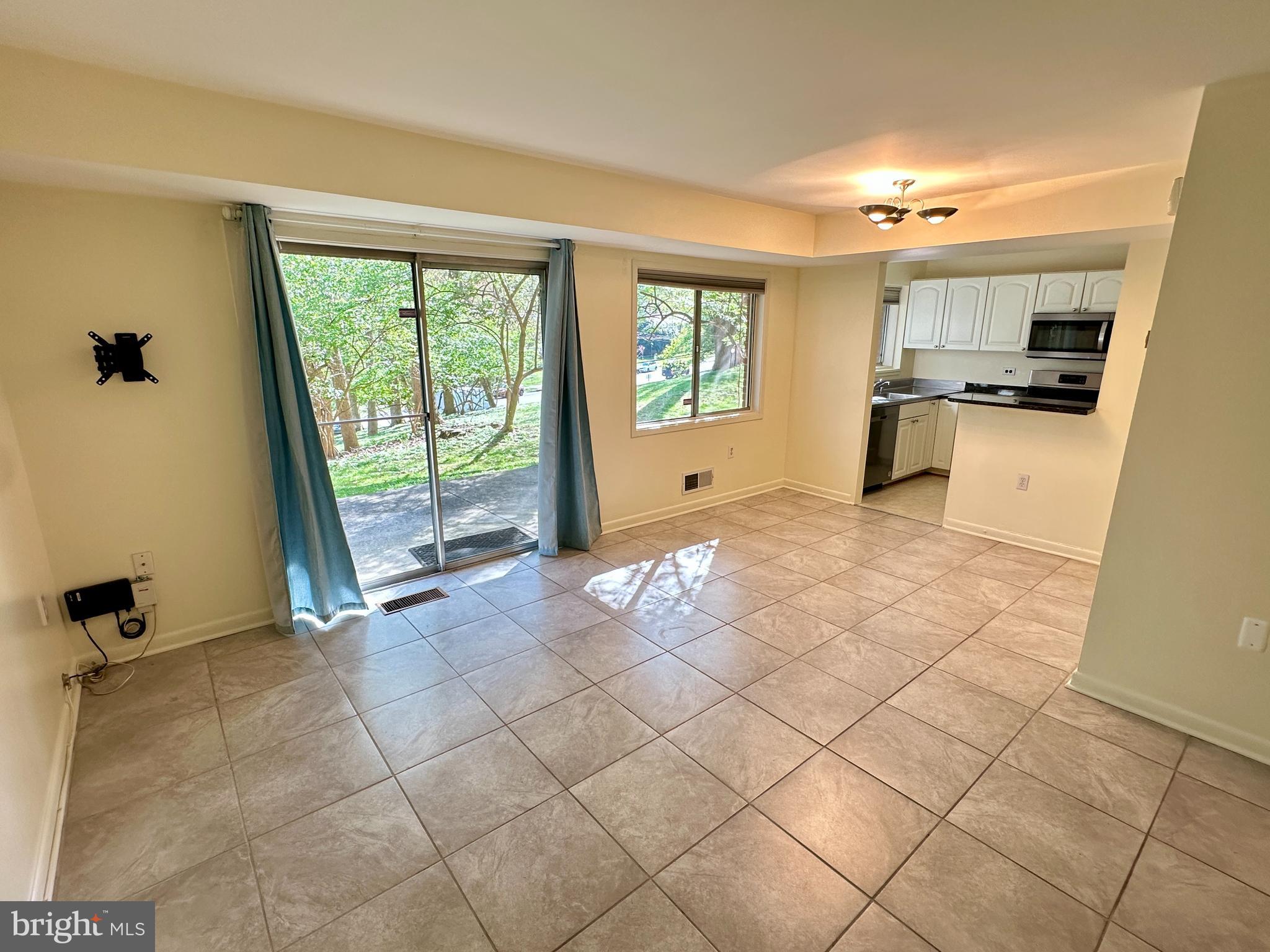PARKSIDE CONDOMINIUMS - Residential Lease