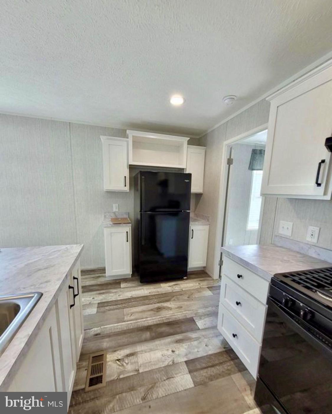 HILLTOP MOBILE VILLAGE - Residential