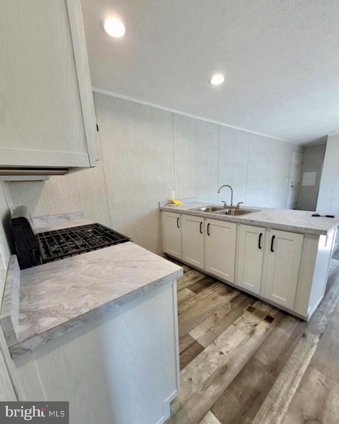 HILLTOP MOBILE VILLAGE - Residential
