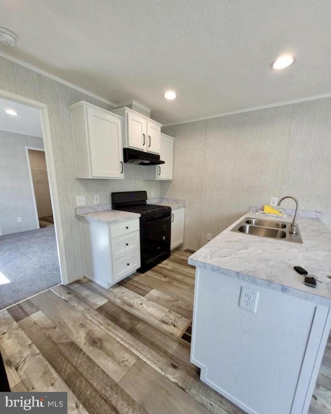HILLTOP MOBILE VILLAGE - Residential