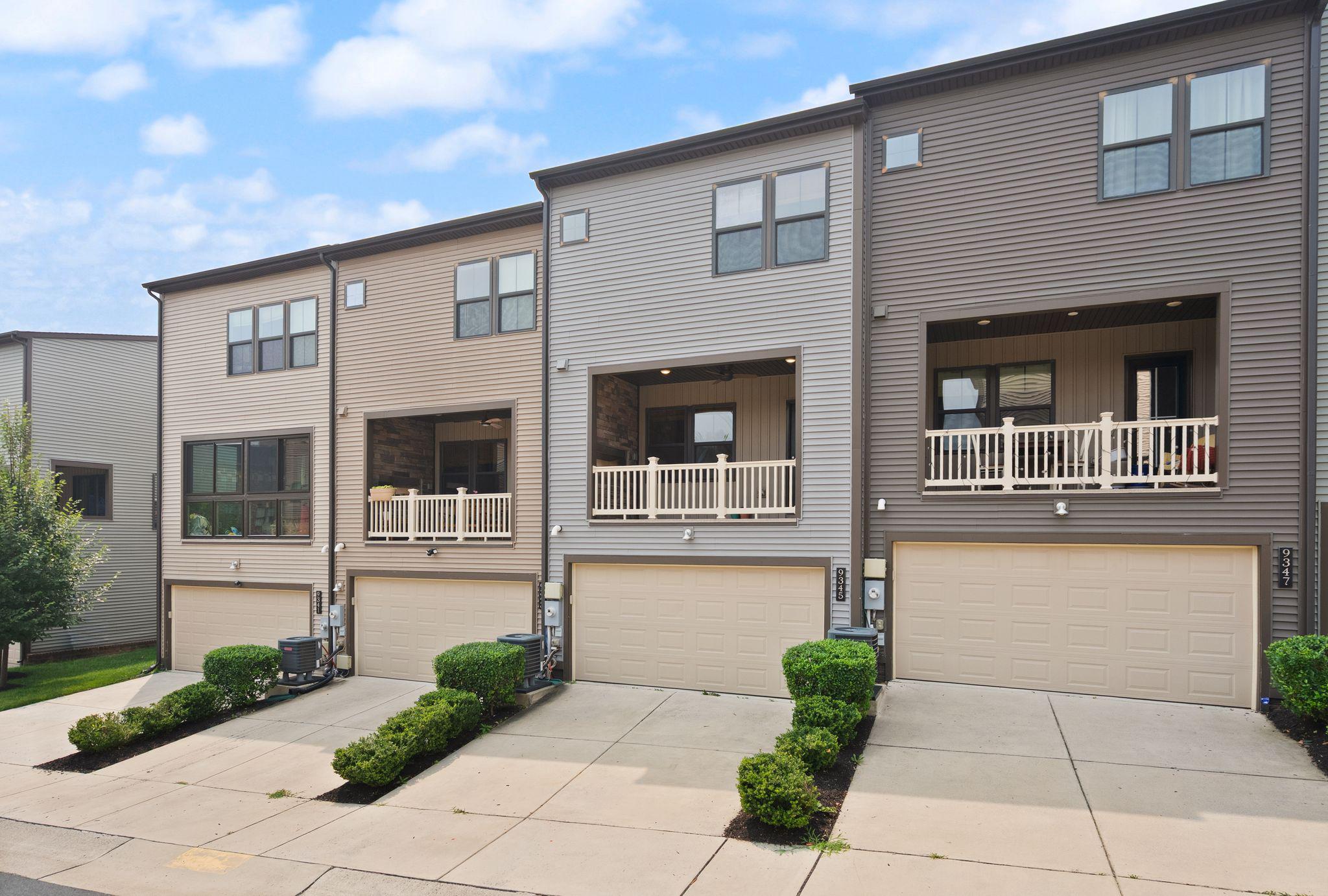 METRO ROW - Residential