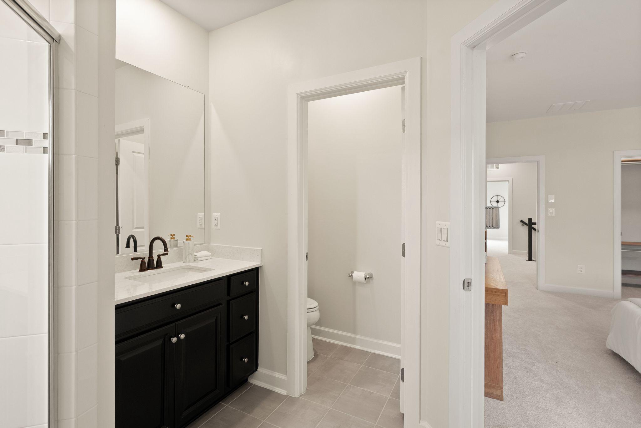 METRO ROW - Residential