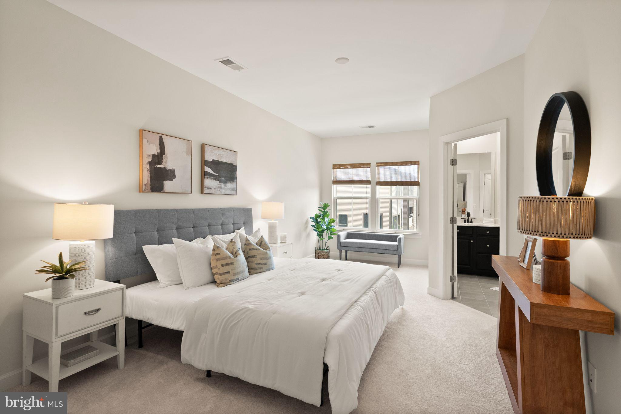 METRO ROW - Residential