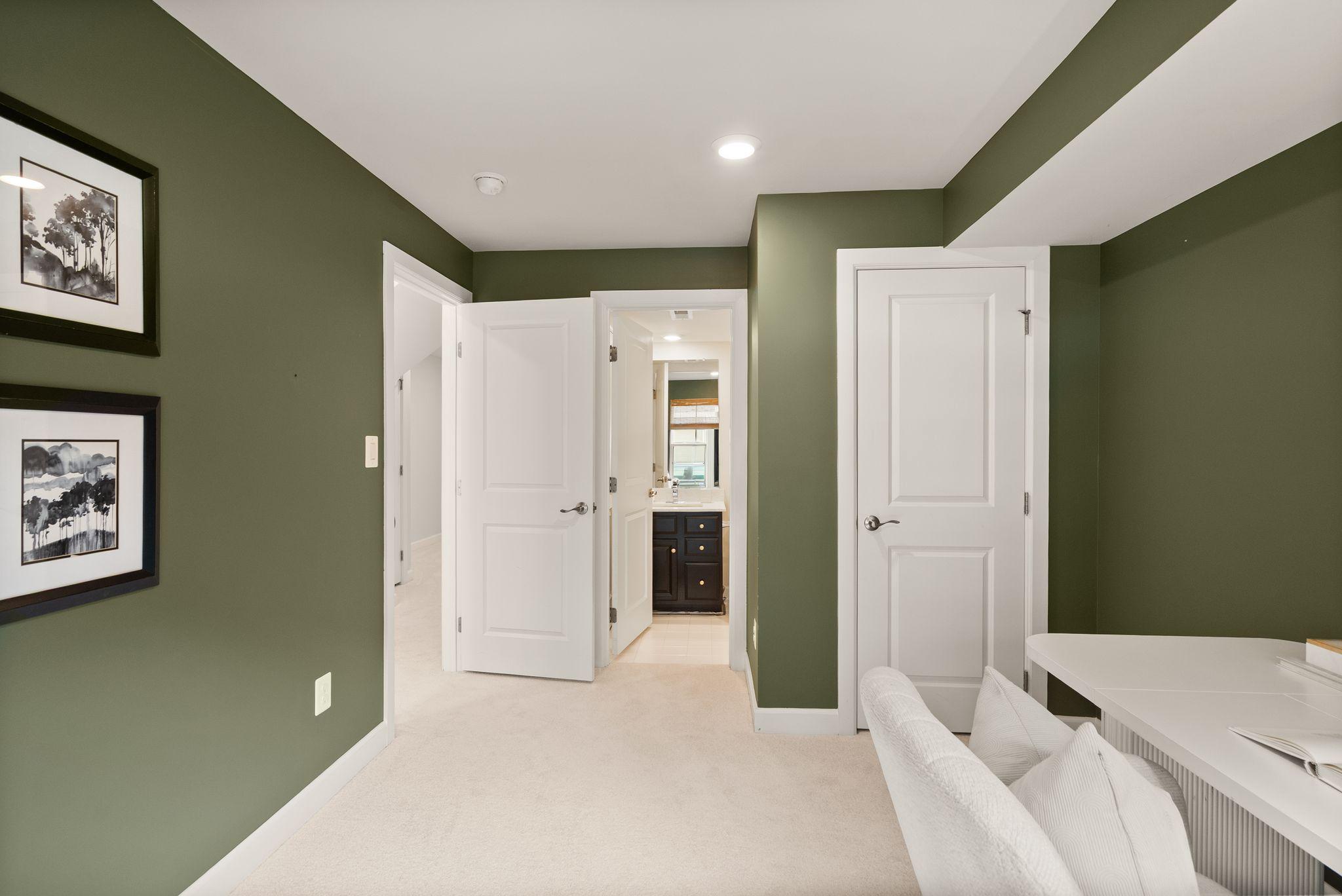 METRO ROW - Residential
