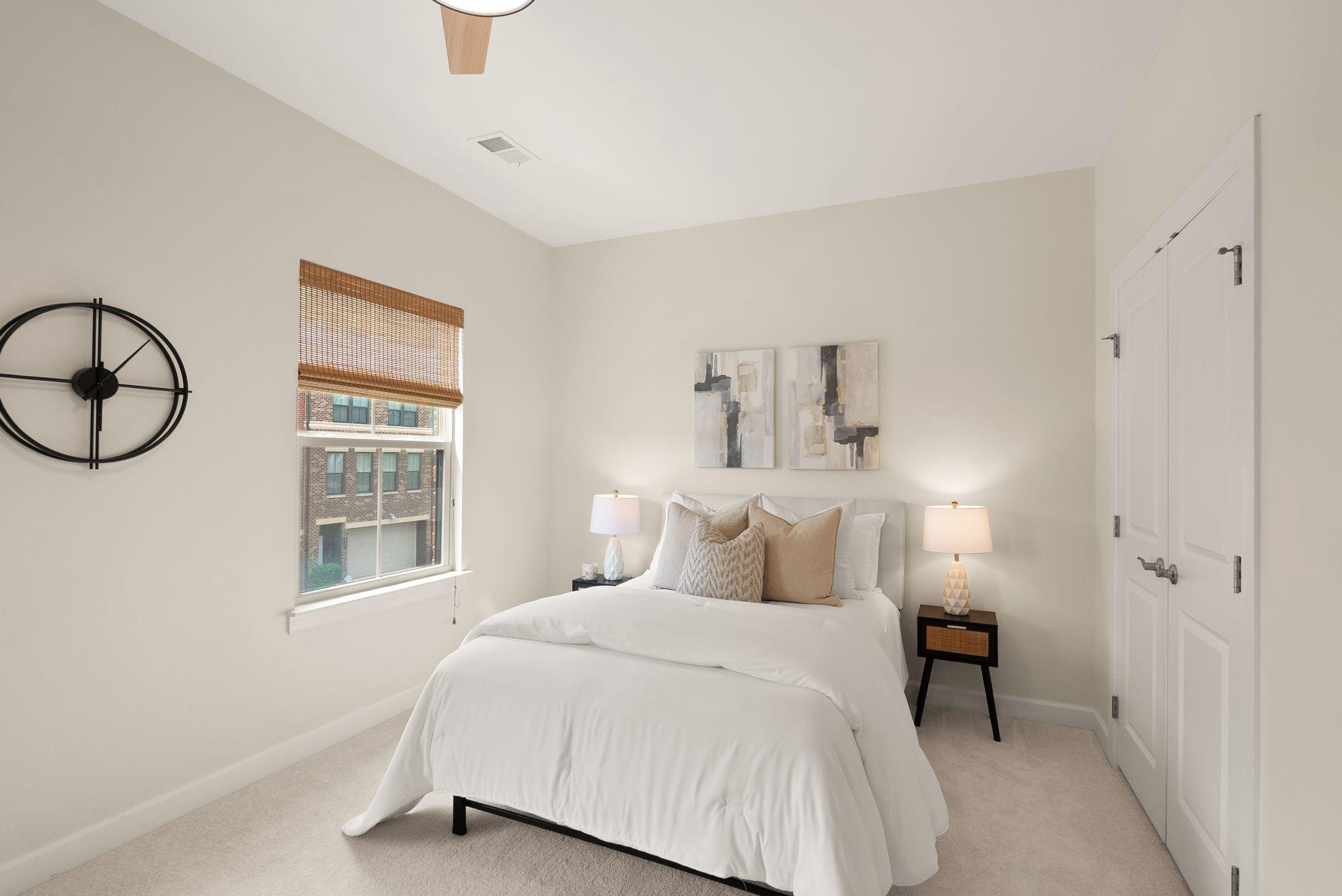 METRO ROW - Residential