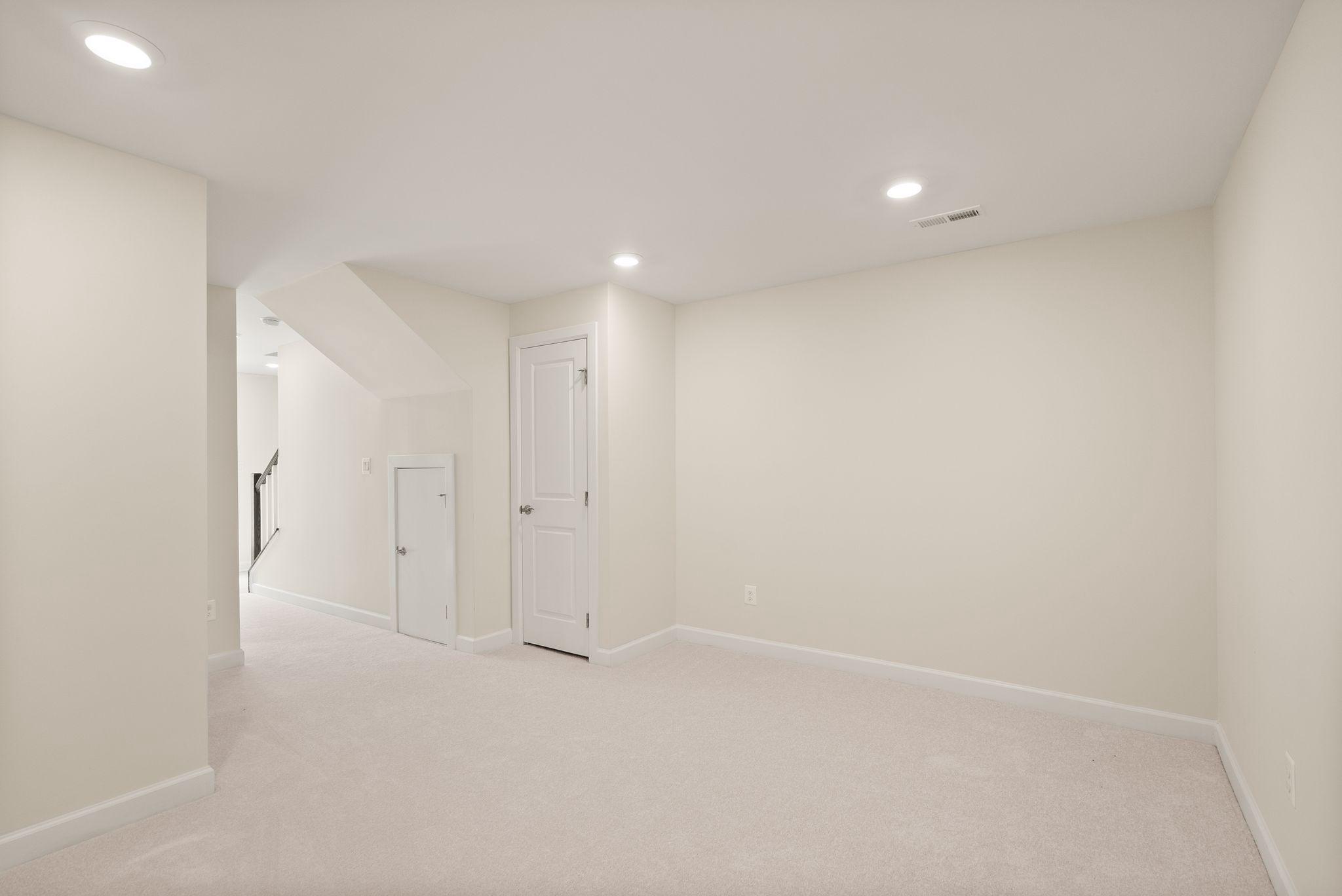 METRO ROW - Residential