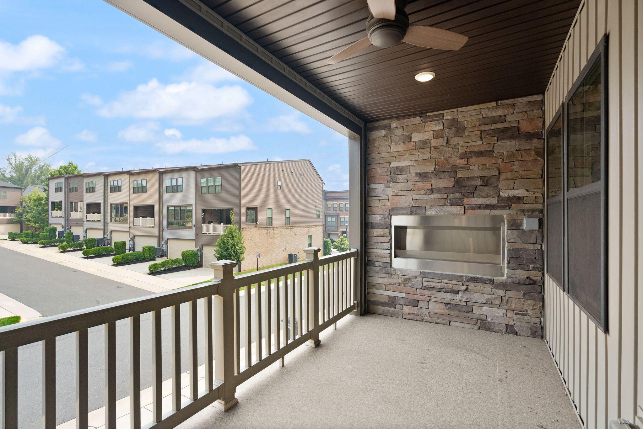METRO ROW - Residential