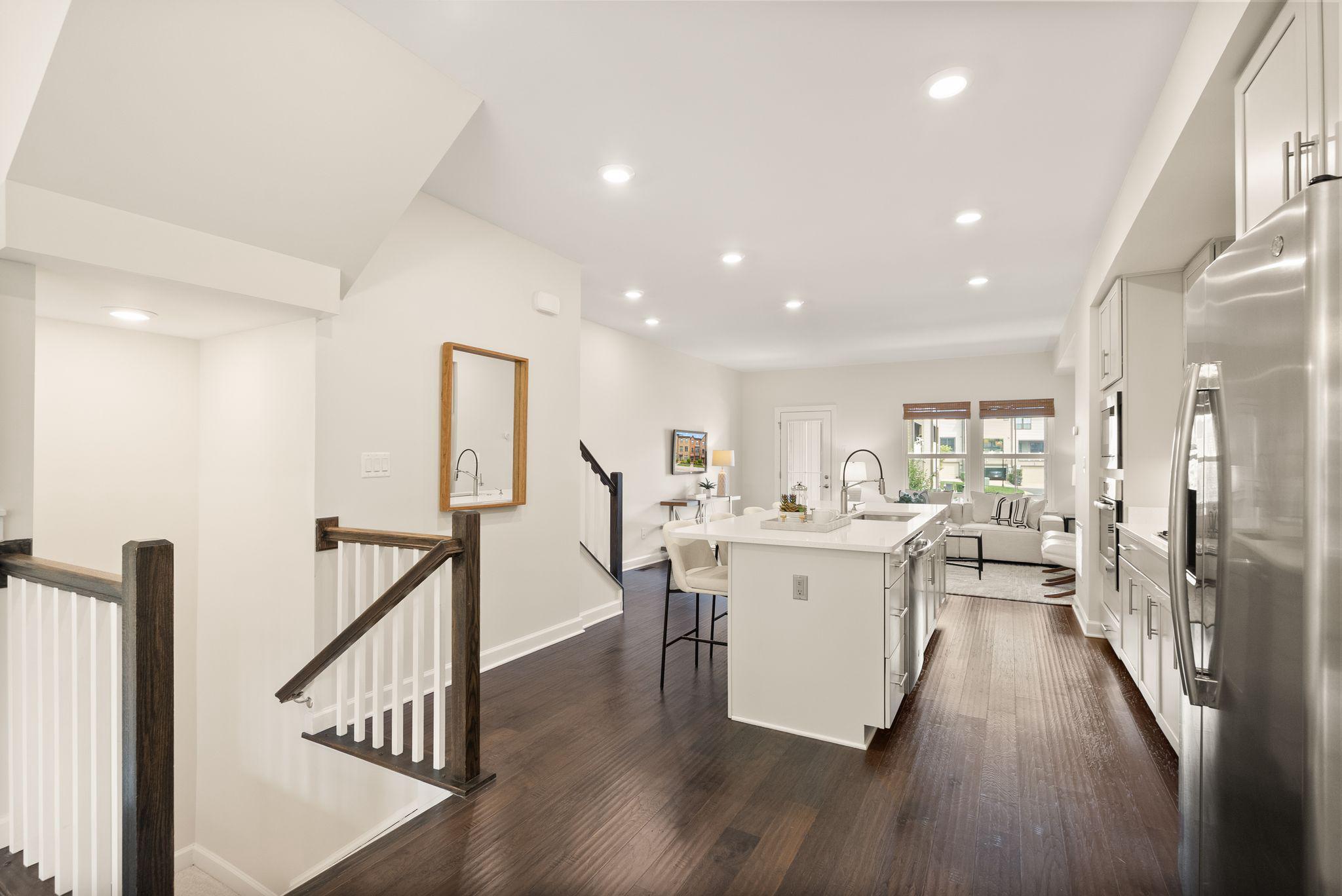 METRO ROW - Residential