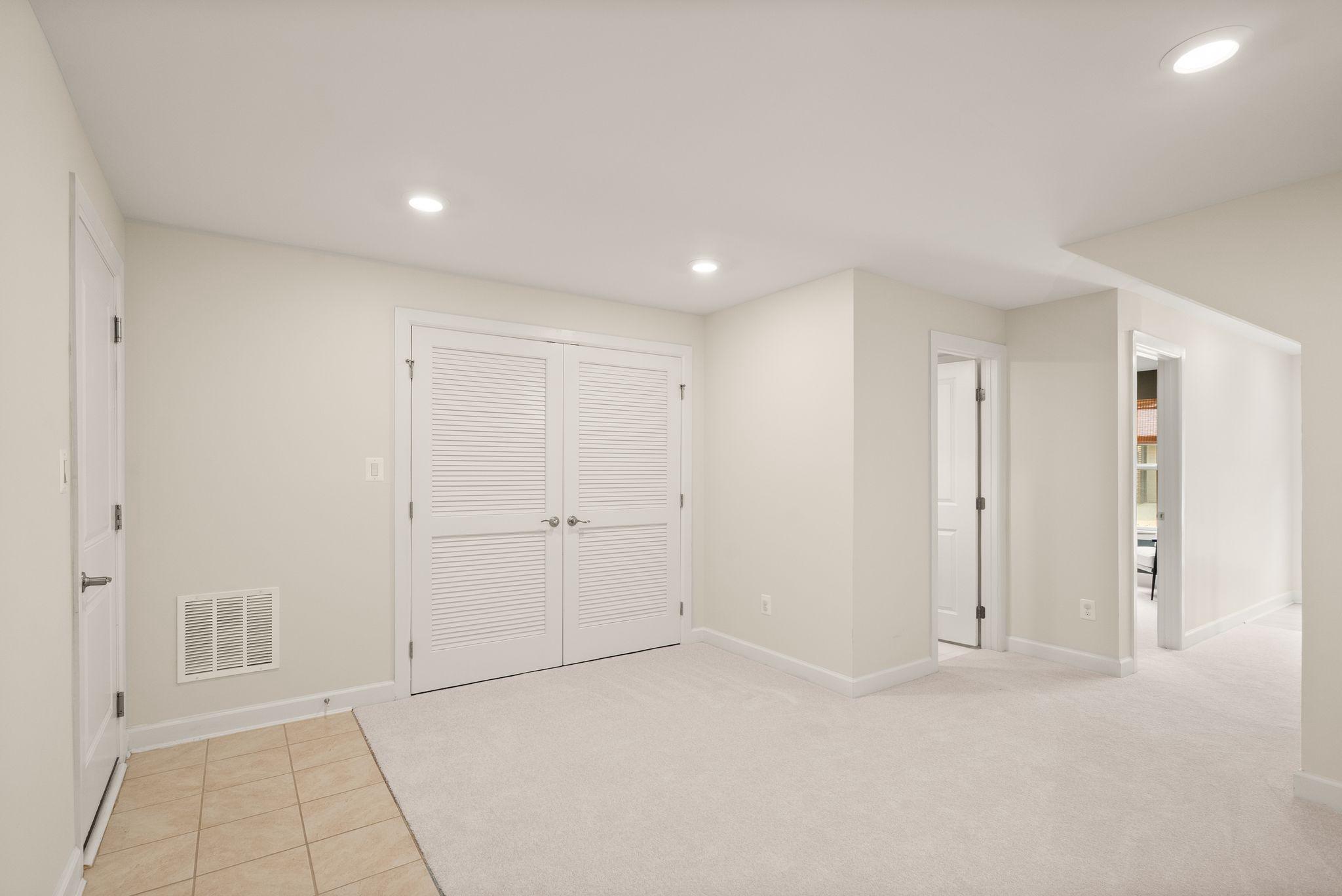 METRO ROW - Residential