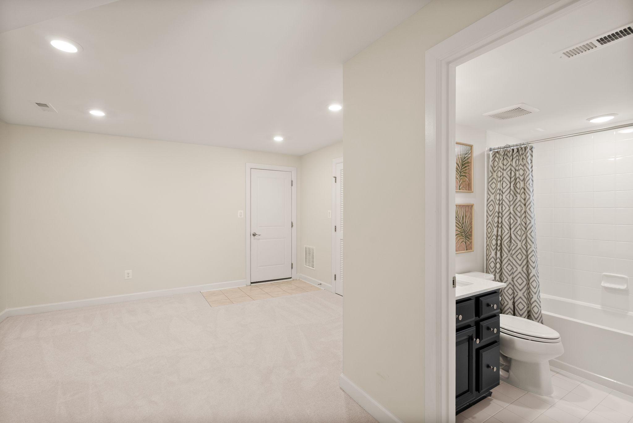 METRO ROW - Residential