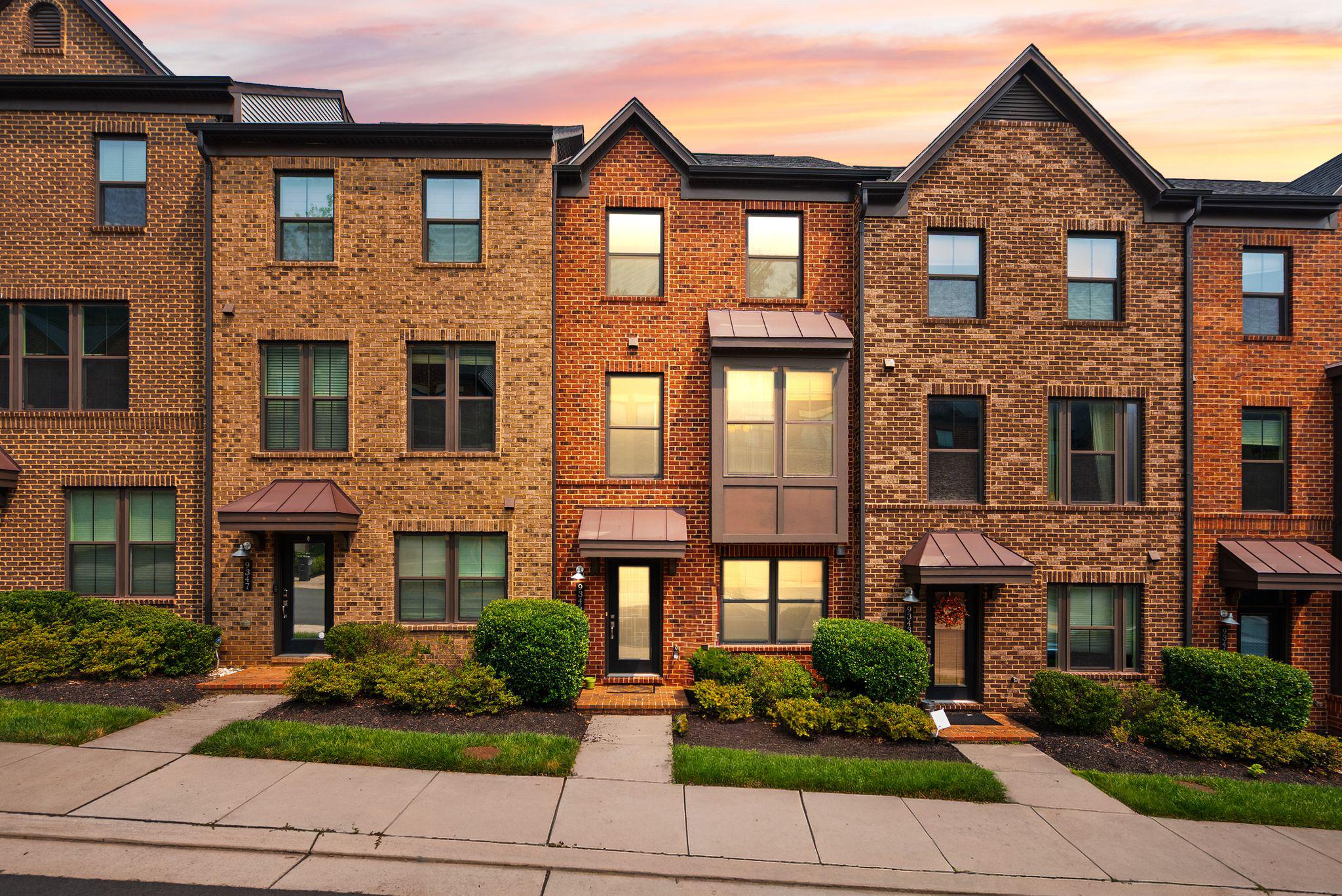 METRO ROW - Residential