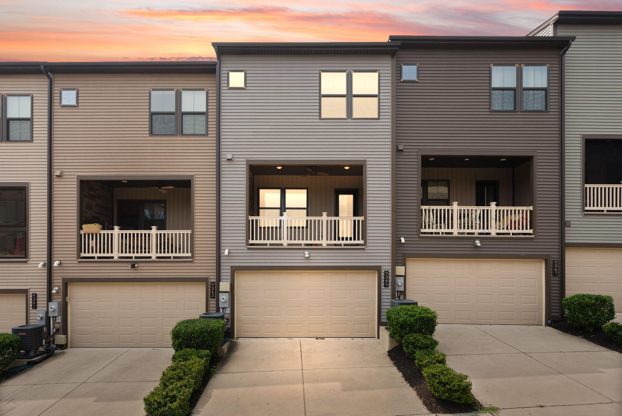 METRO ROW - Residential