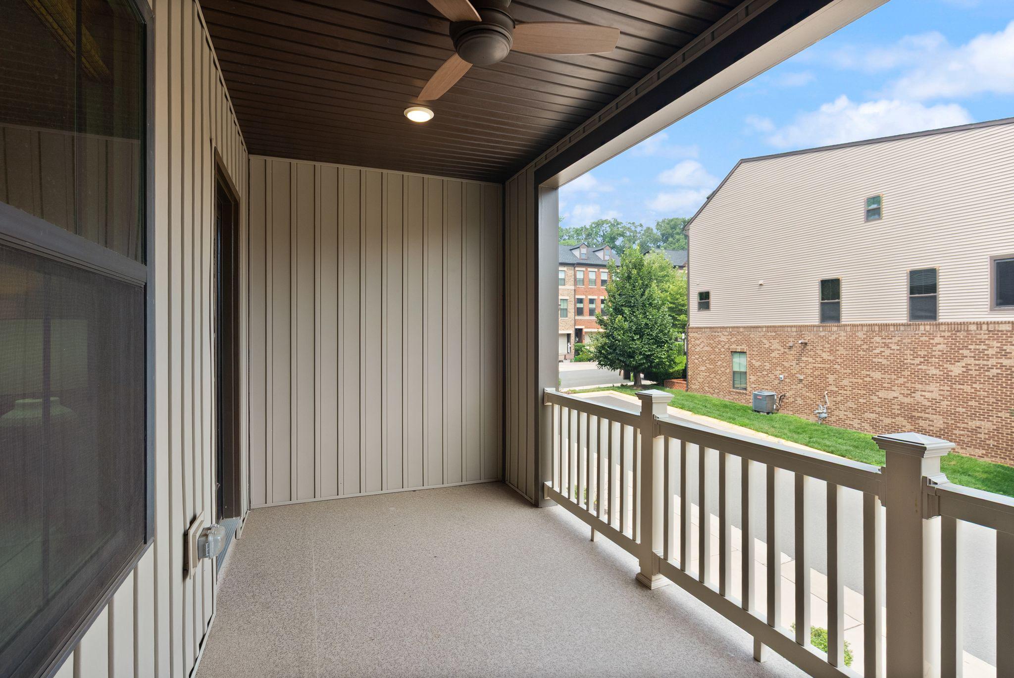 METRO ROW - Residential