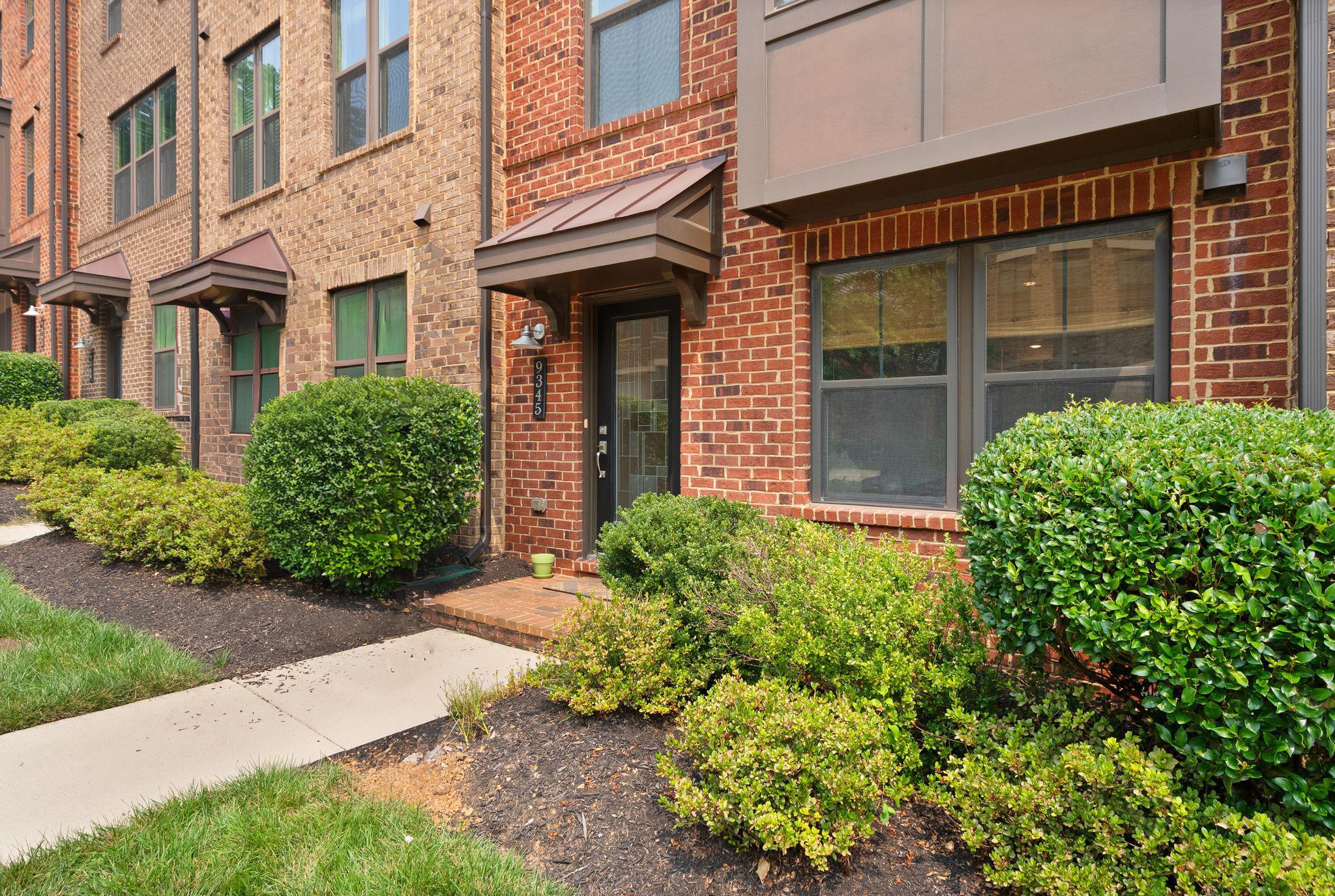 METRO ROW - Residential