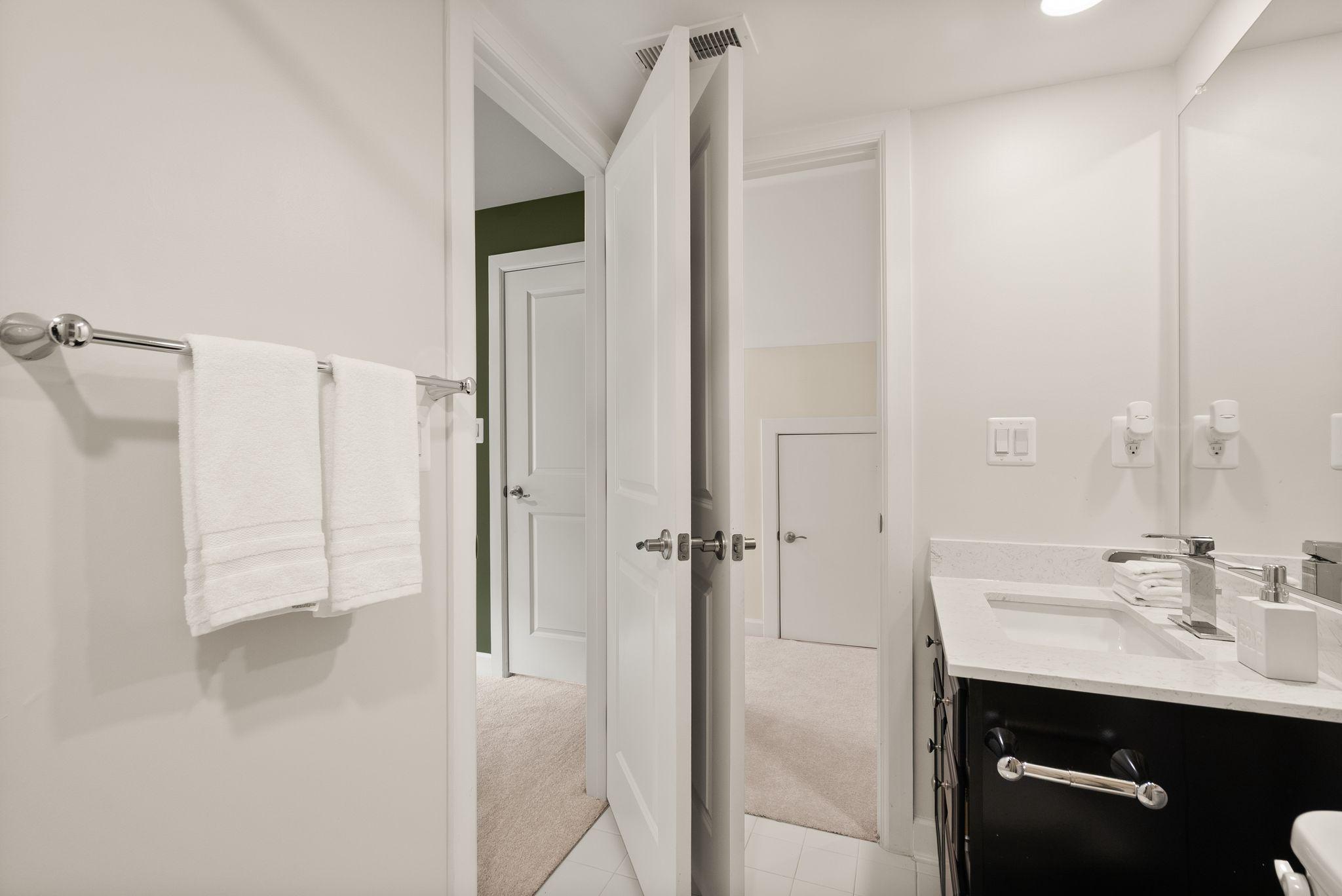 METRO ROW - Residential