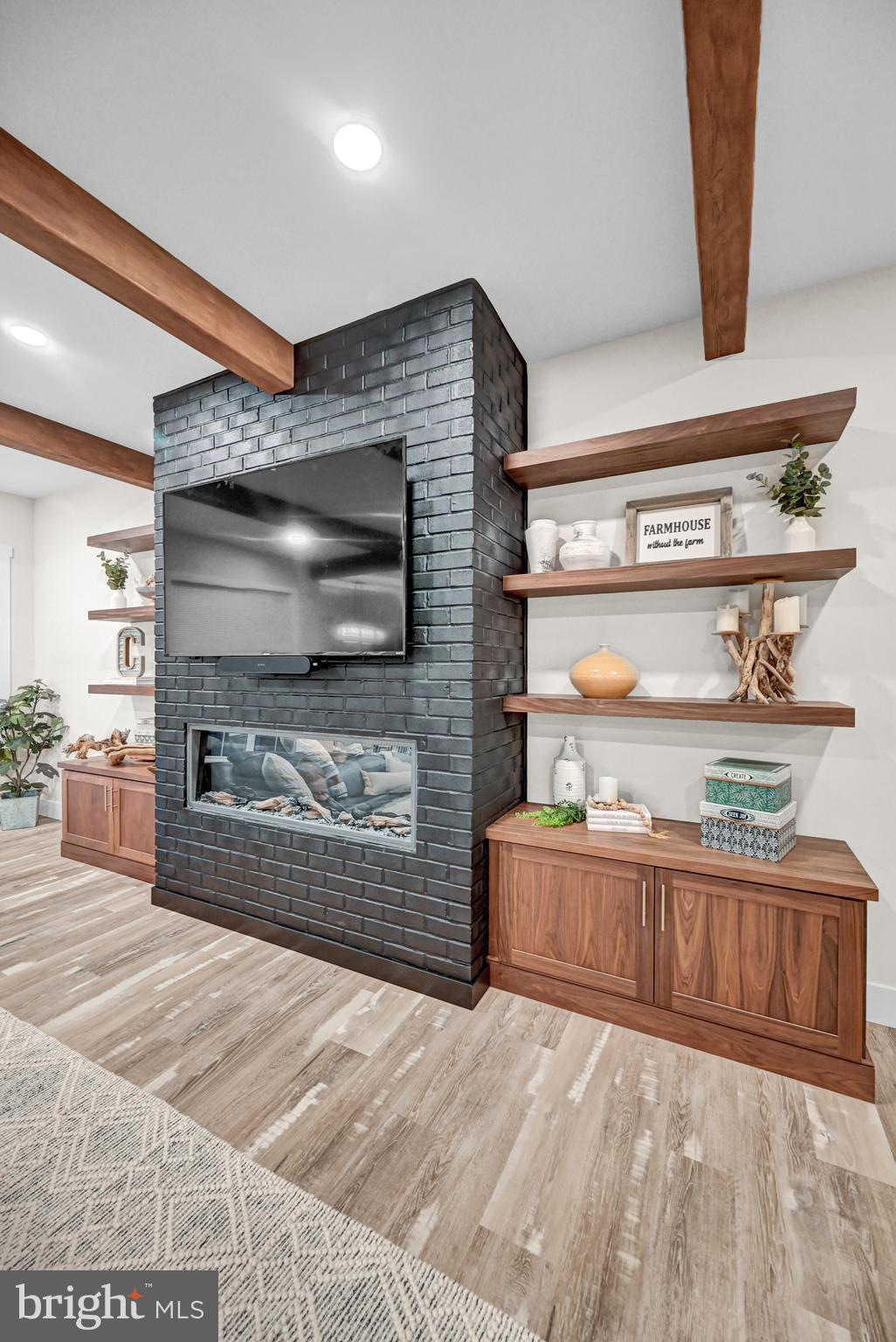 FARMBROOKE MEADOWS - Residential