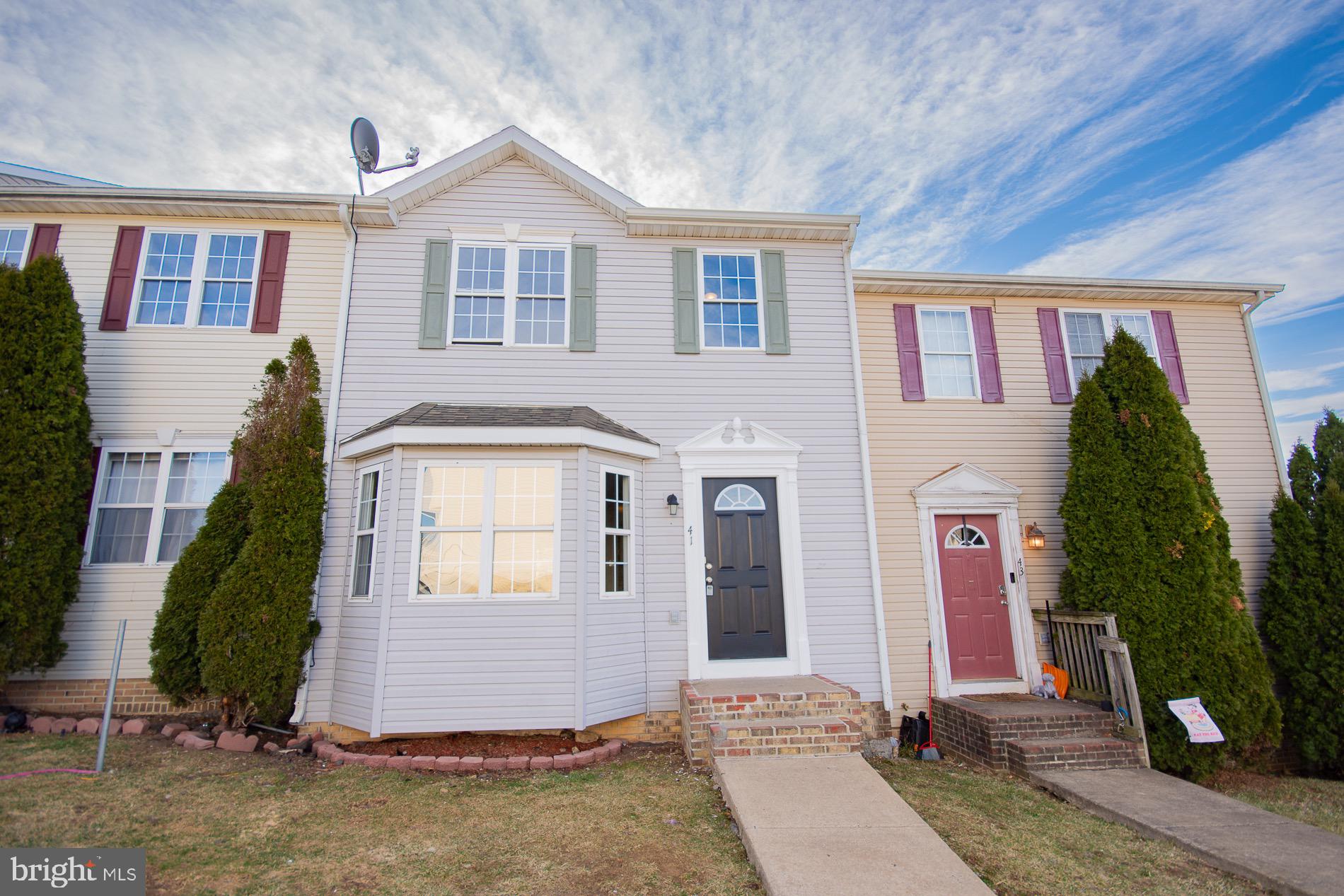 SOUTH QUEEN TOWNHOUSES - Residential Lease