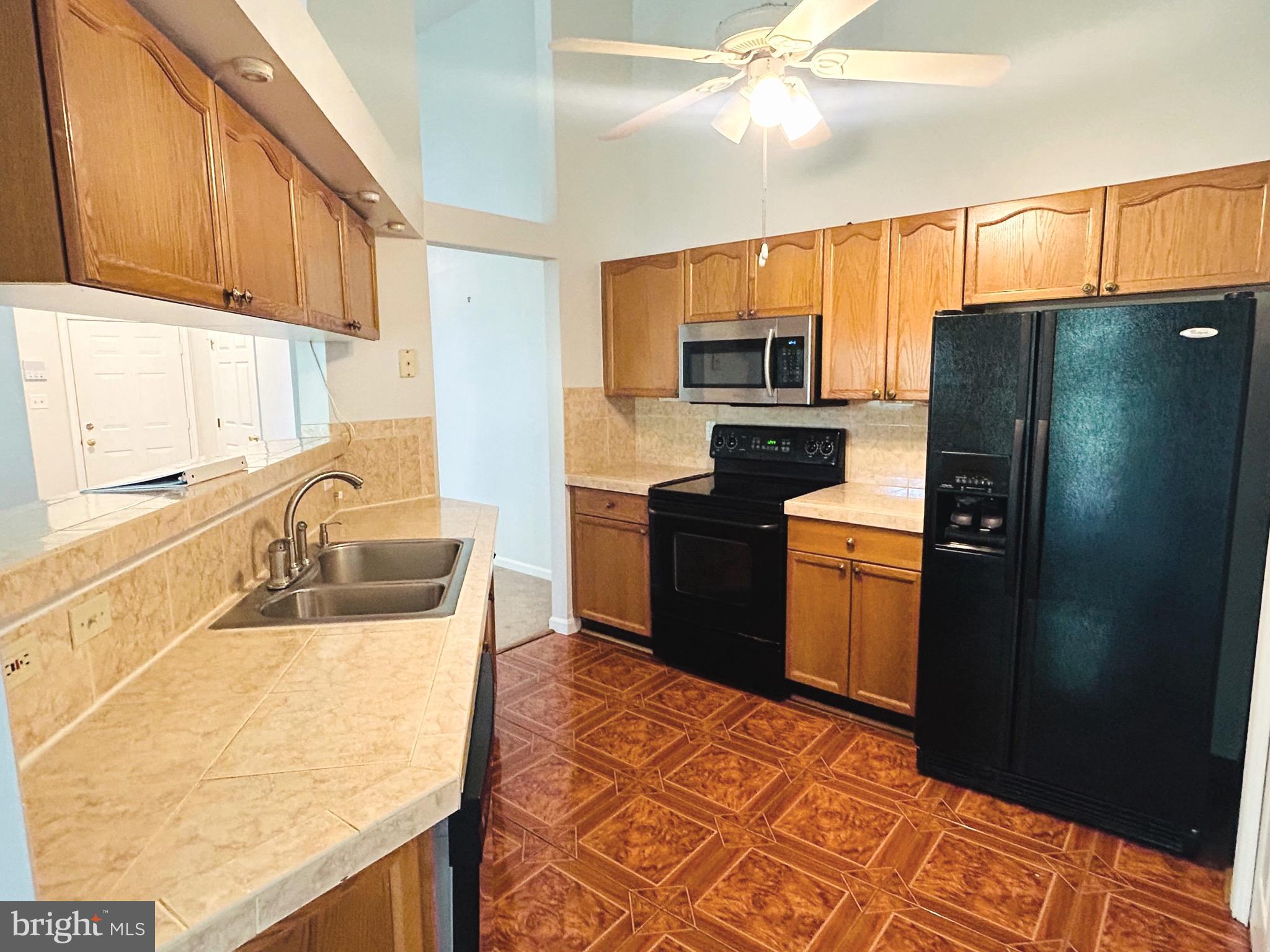 Available Immediately! Beautiful 3rd Floor 2BR/2BA Condo located in the Waterside Community. Full size washer and dryer in unit. Open Kitchen with breakfast bar. Balcony. Access to community pool, tennis courts, walking/jogging/biking trails, and playground. Close to shopping and downtown.