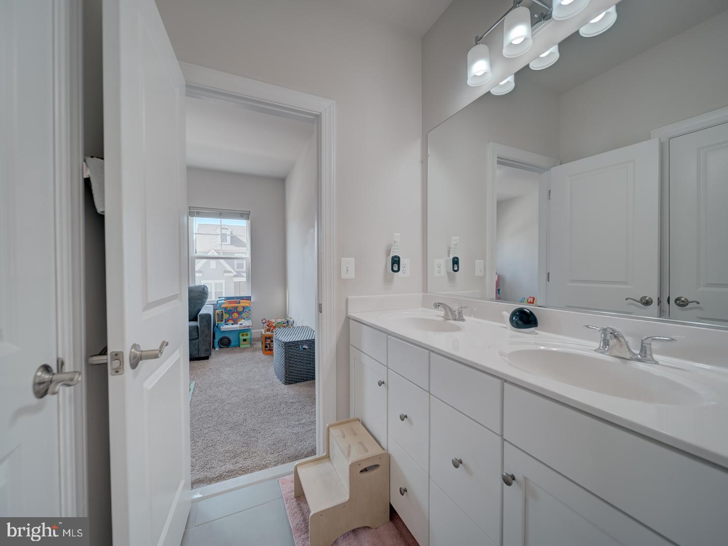 BRADLEY SQUARE - Residential