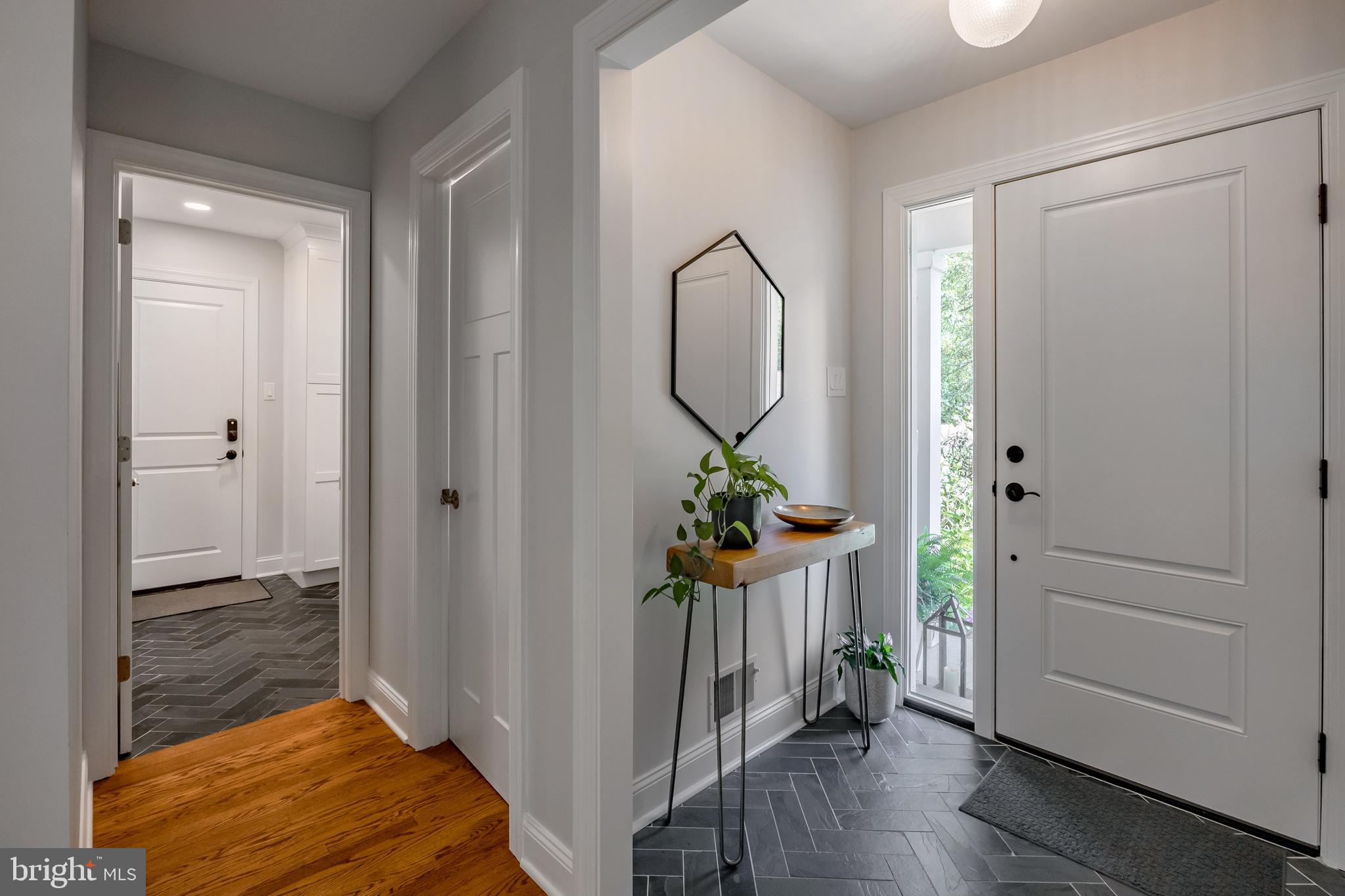 NEWTOWN SQ - Residential