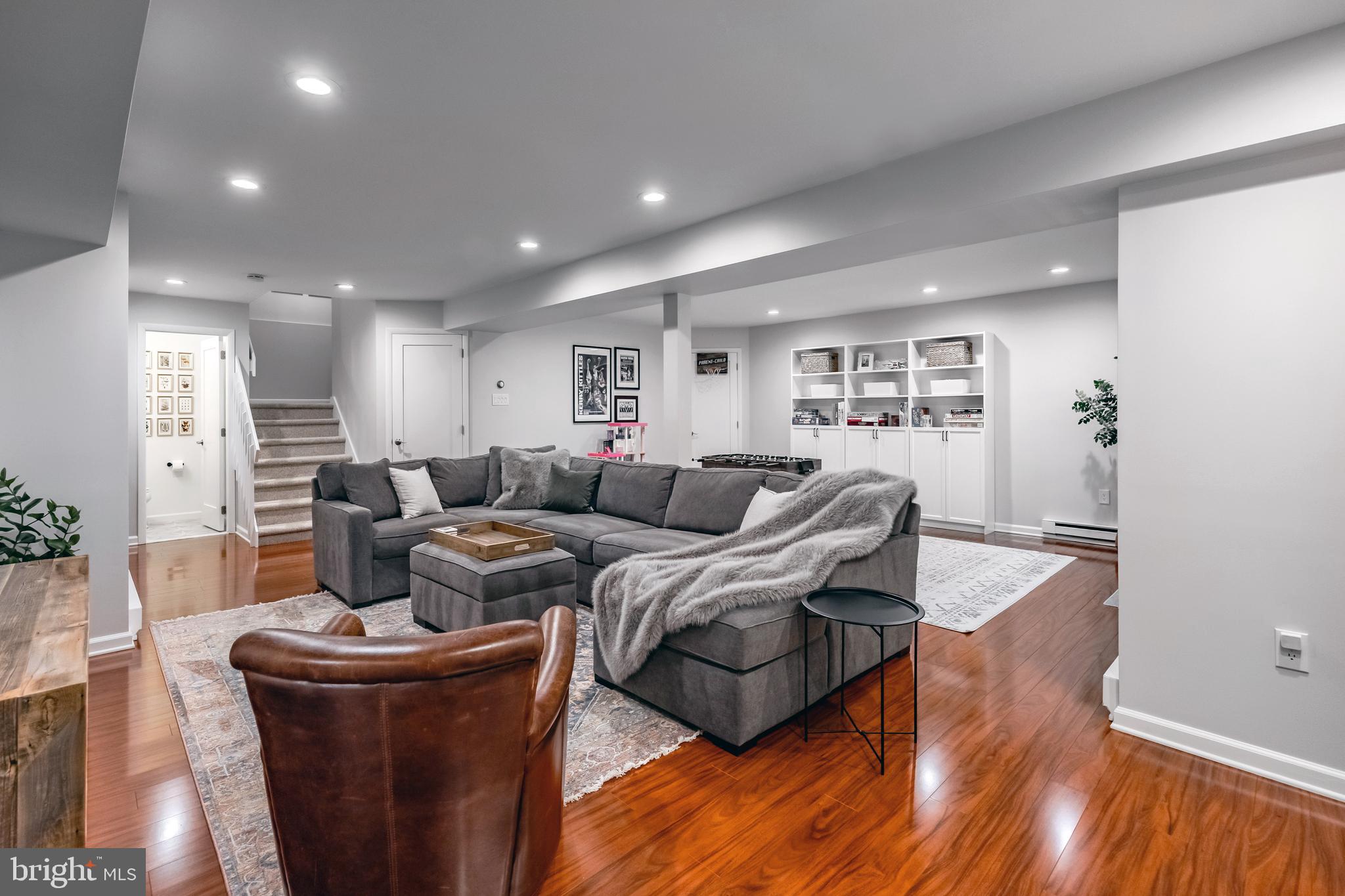 NEWTOWN SQ - Residential