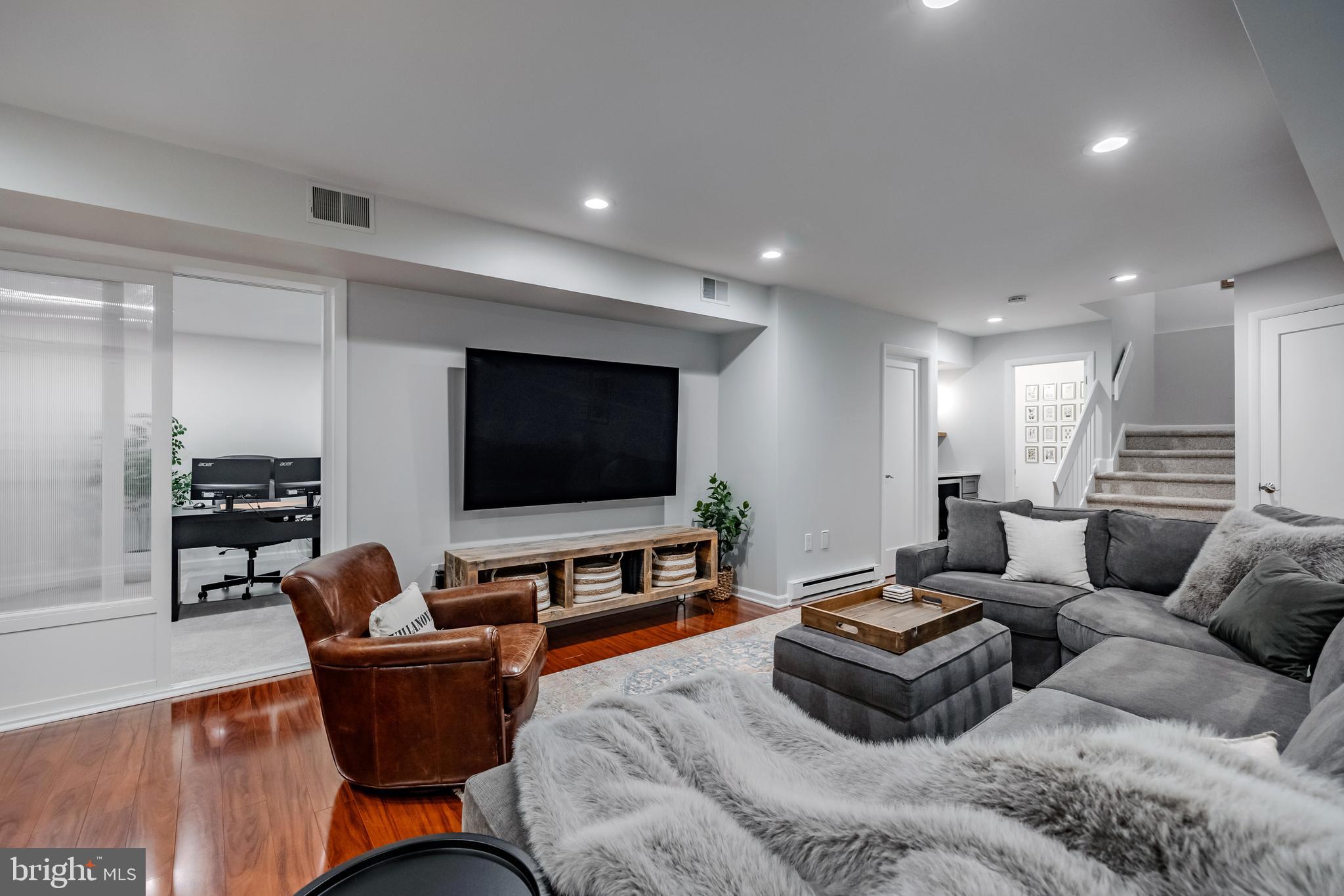 NEWTOWN SQ - Residential