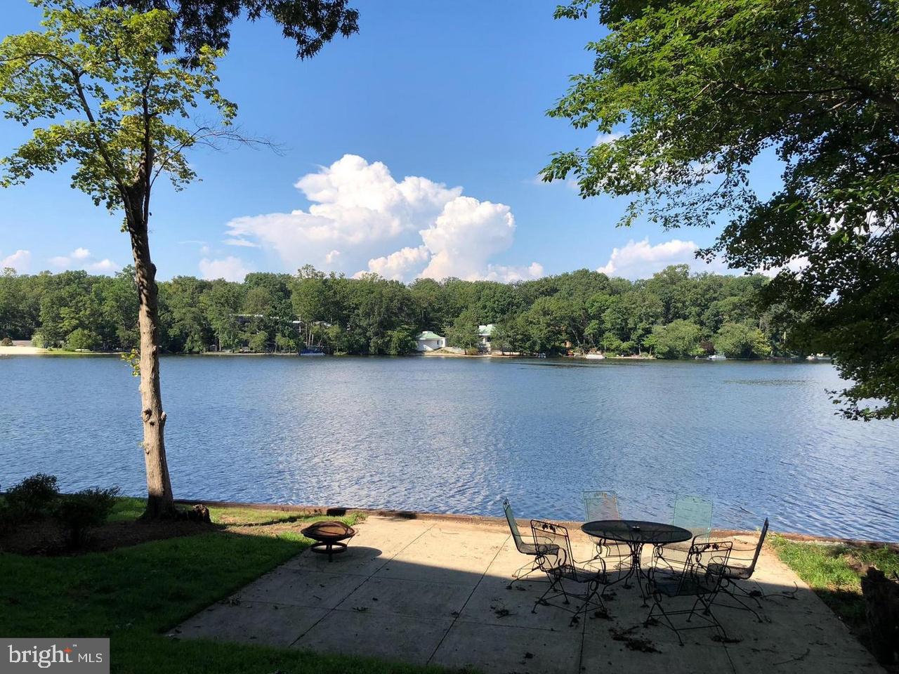LAKE BARCROFT - Residential
