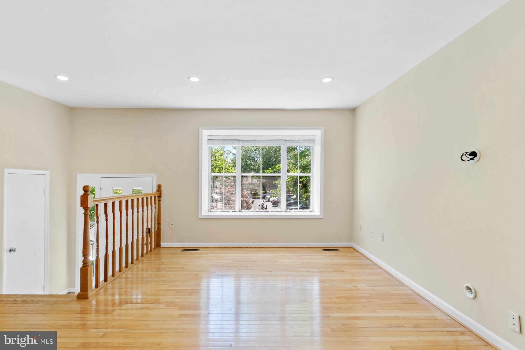 WILLIAMSBURG VILLAGE - Residential
