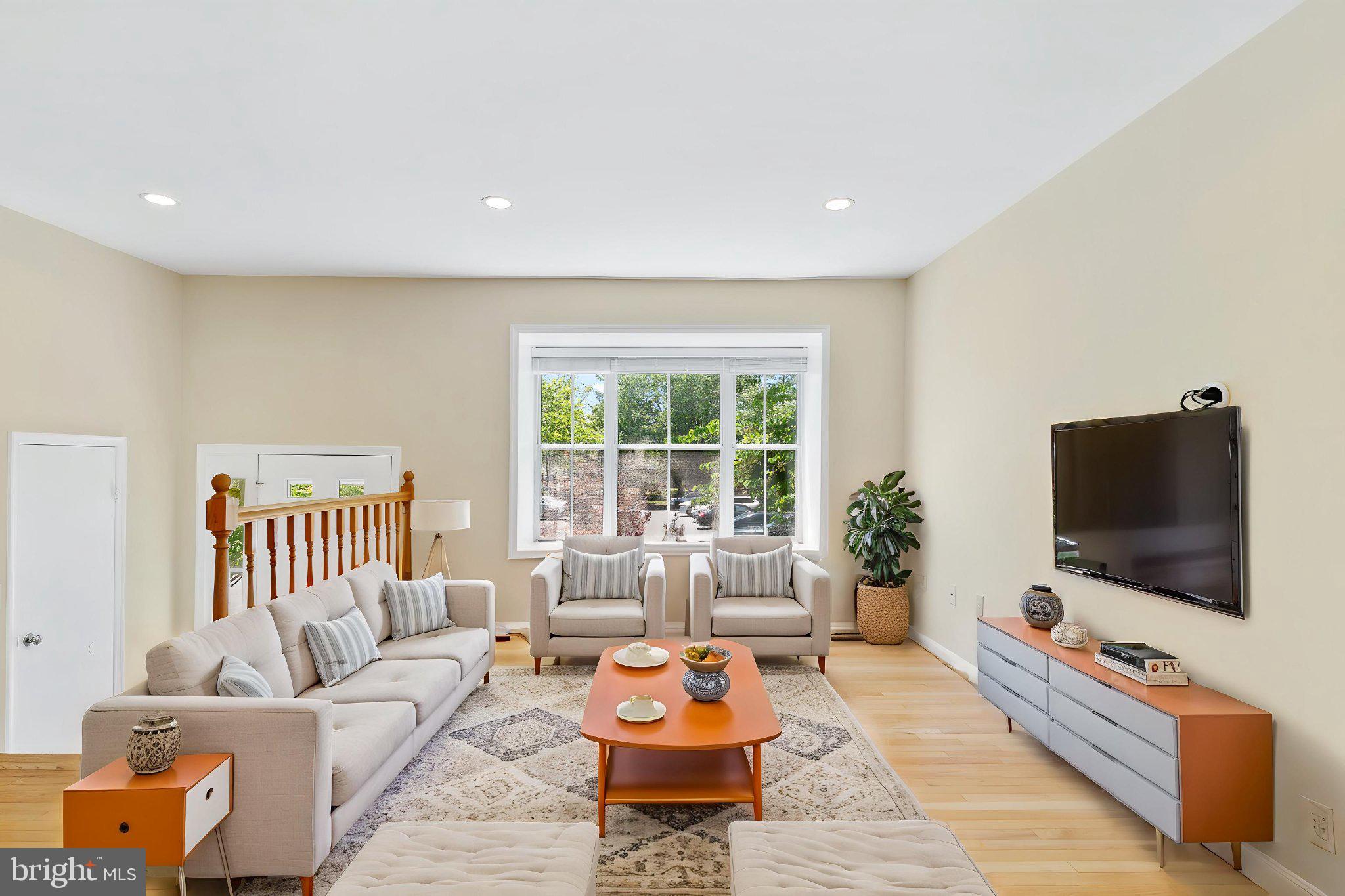 WILLIAMSBURG VILLAGE - Residential