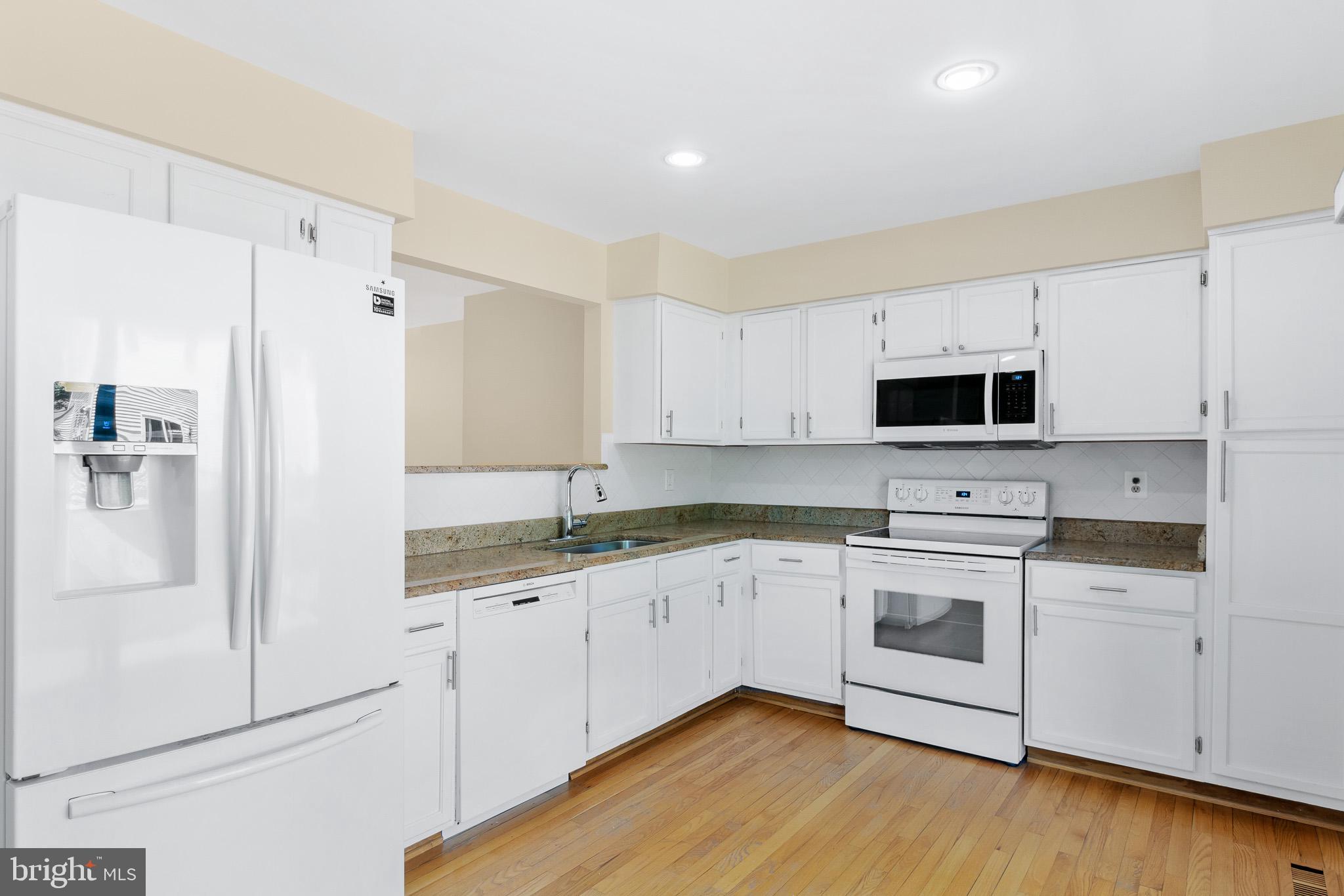 WILLIAMSBURG VILLAGE - Residential