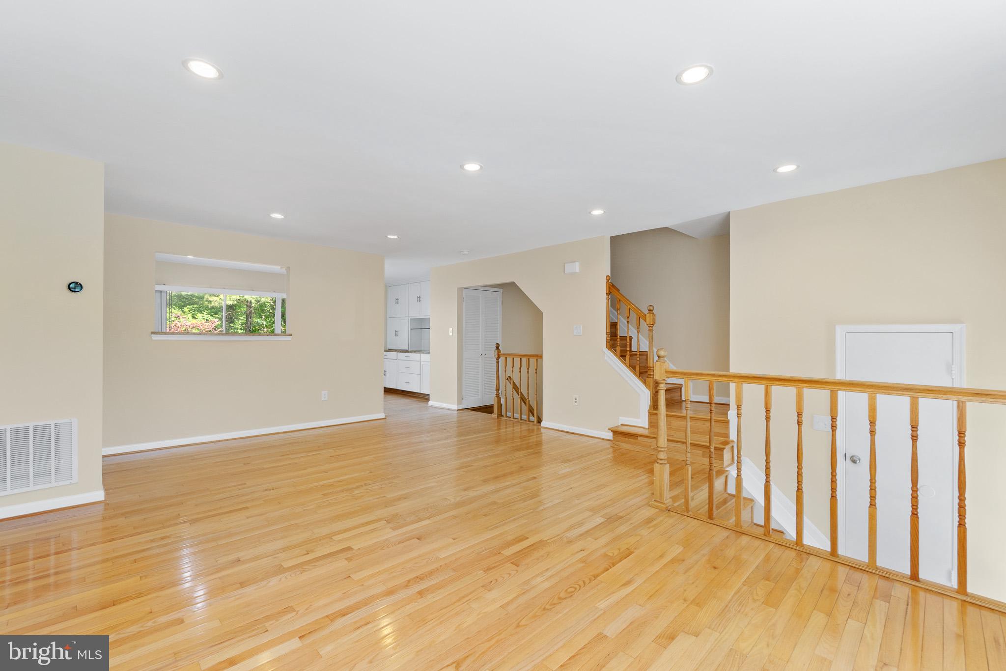 WILLIAMSBURG VILLAGE - Residential