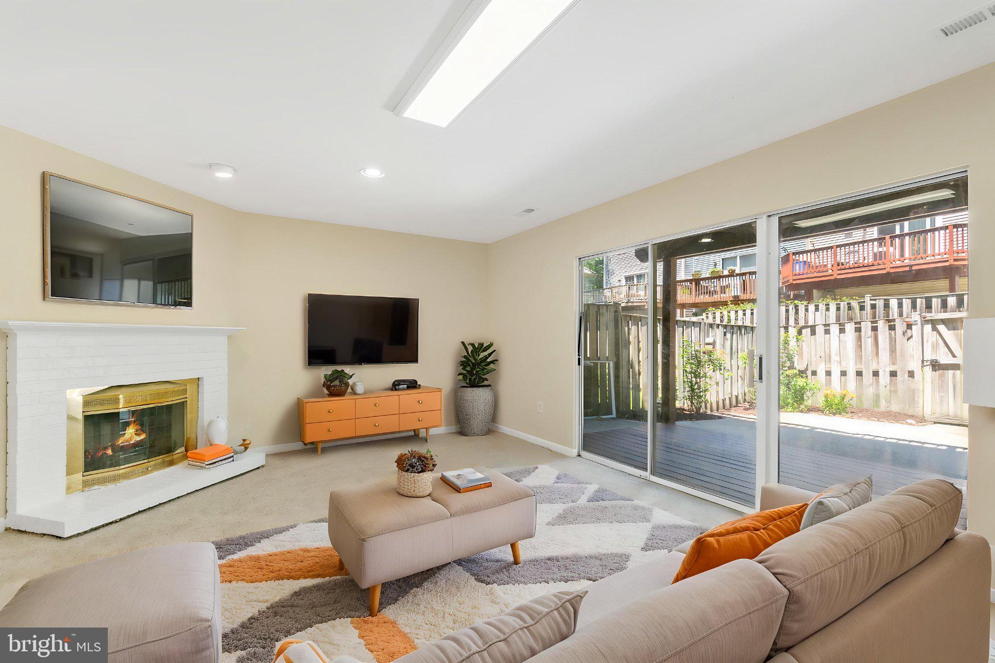 WILLIAMSBURG VILLAGE - Residential
