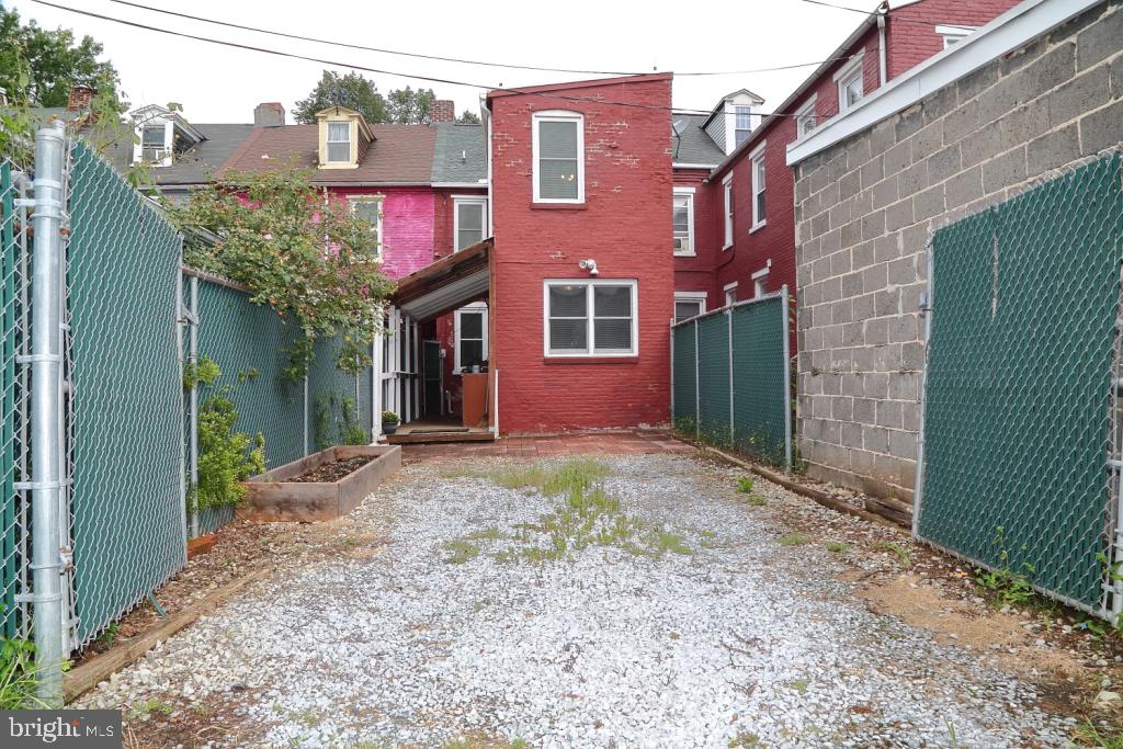 CHESTNUT HILL - Residential