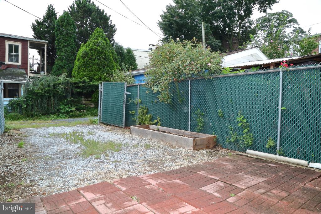 CHESTNUT HILL - Residential