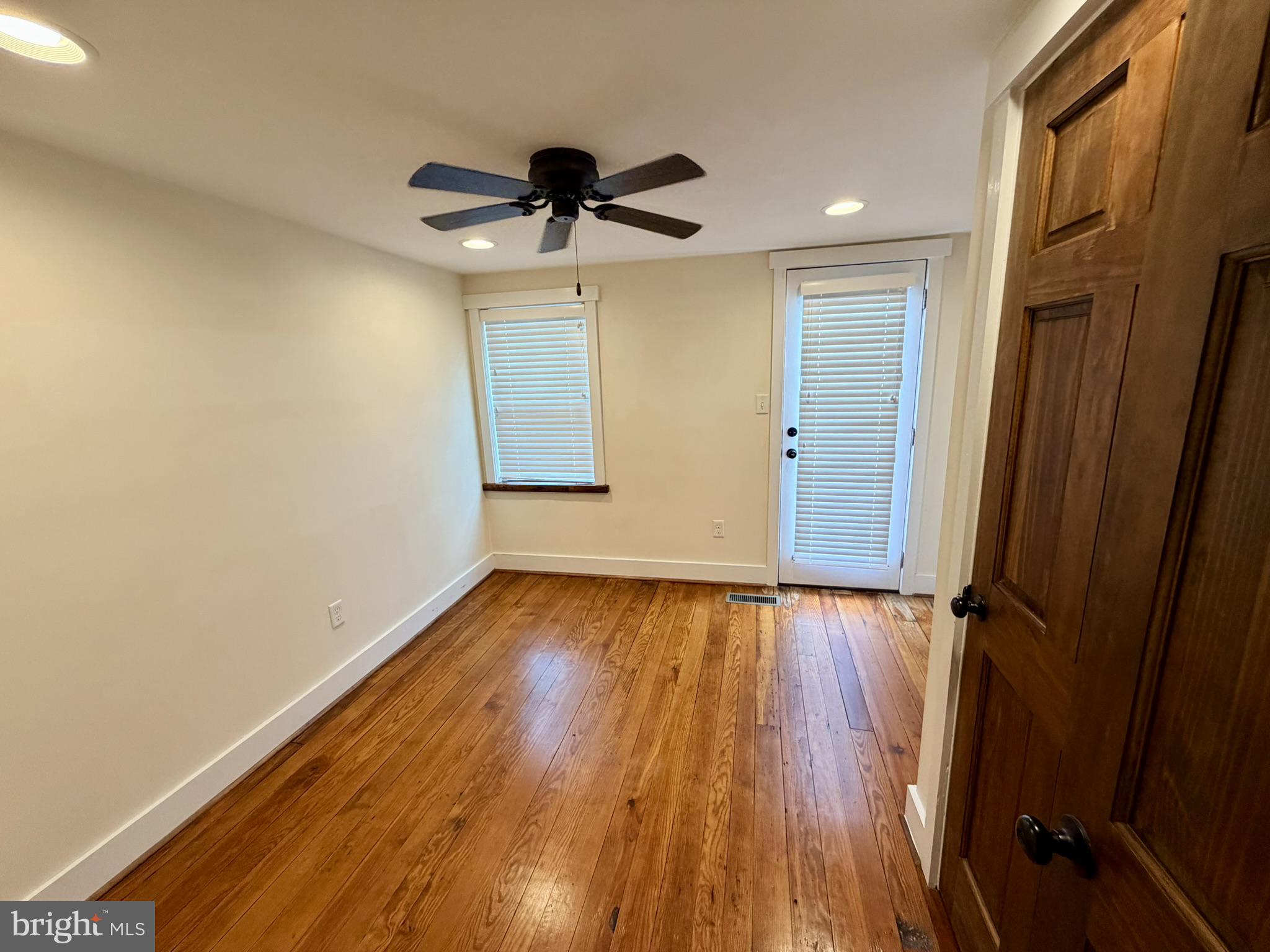LOCUST POINT - Residential