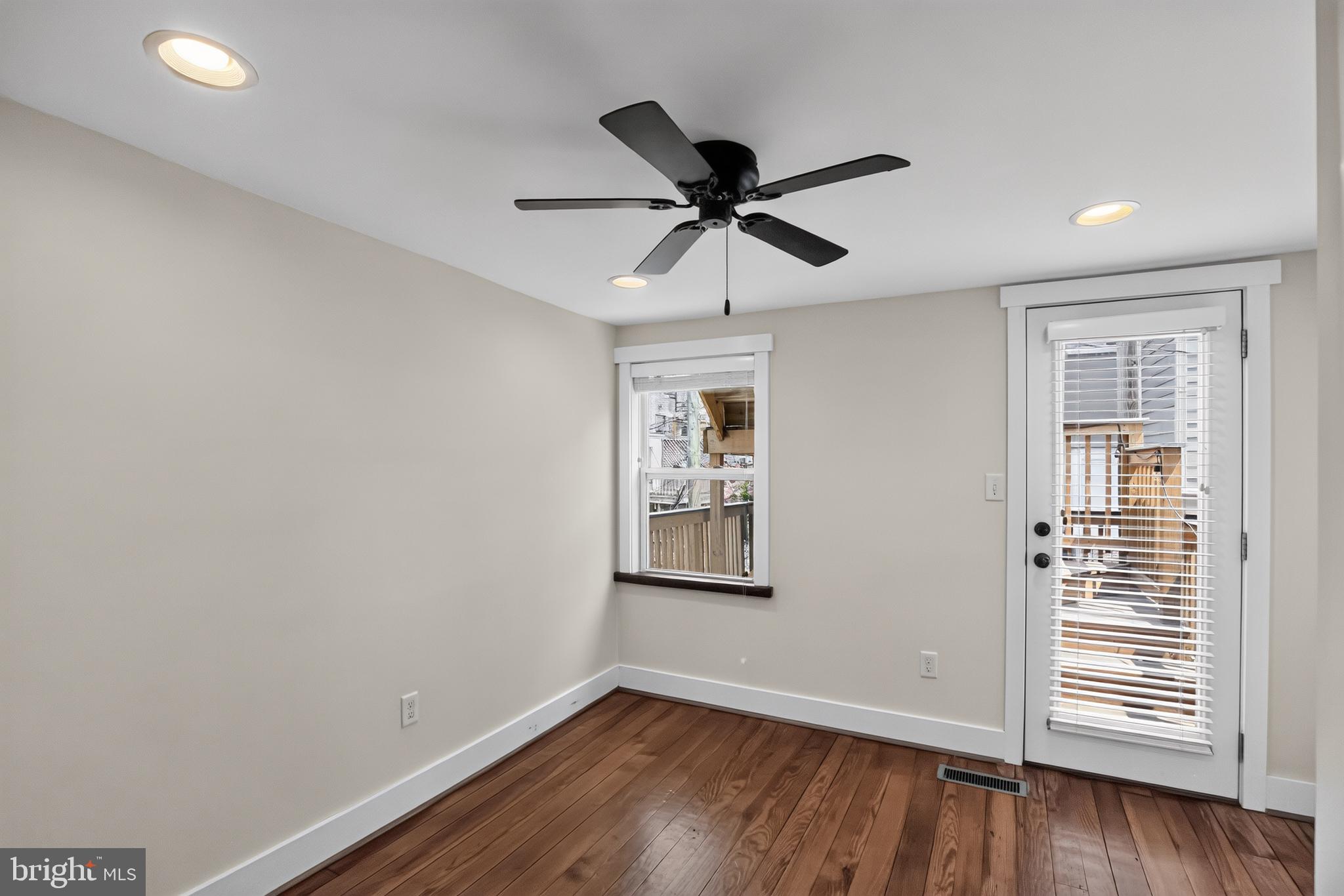 LOCUST POINT - Residential