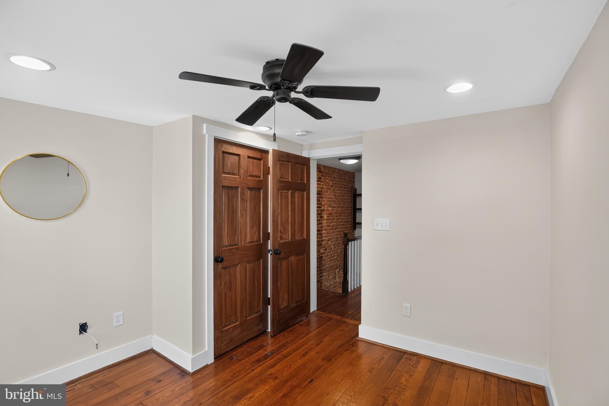 LOCUST POINT - Residential