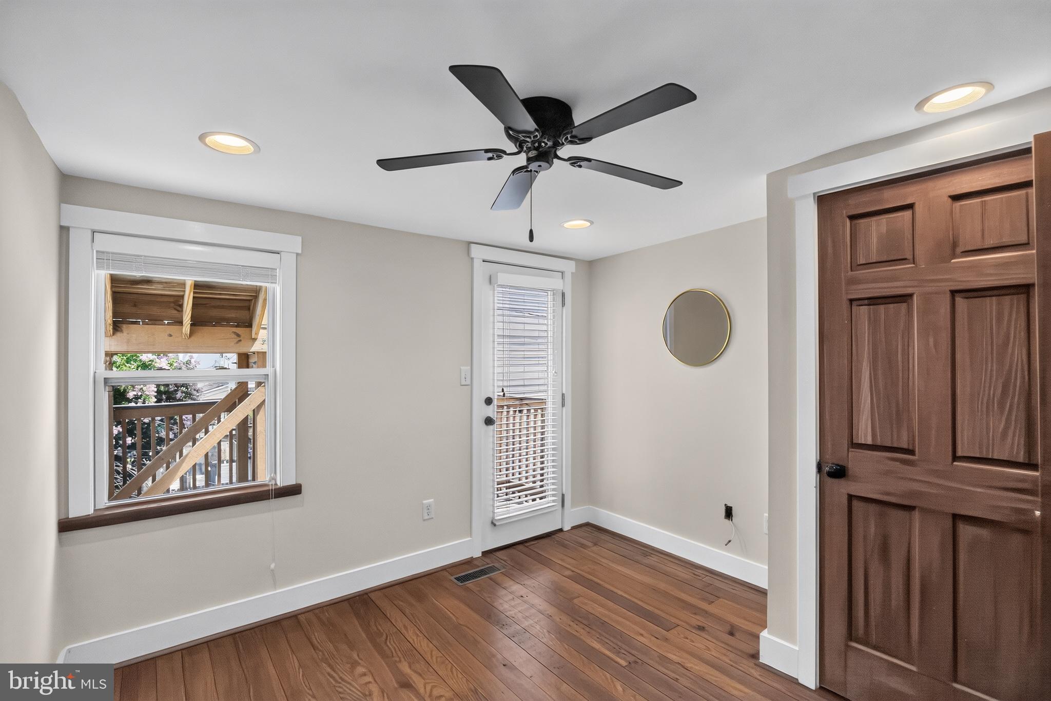 LOCUST POINT - Residential